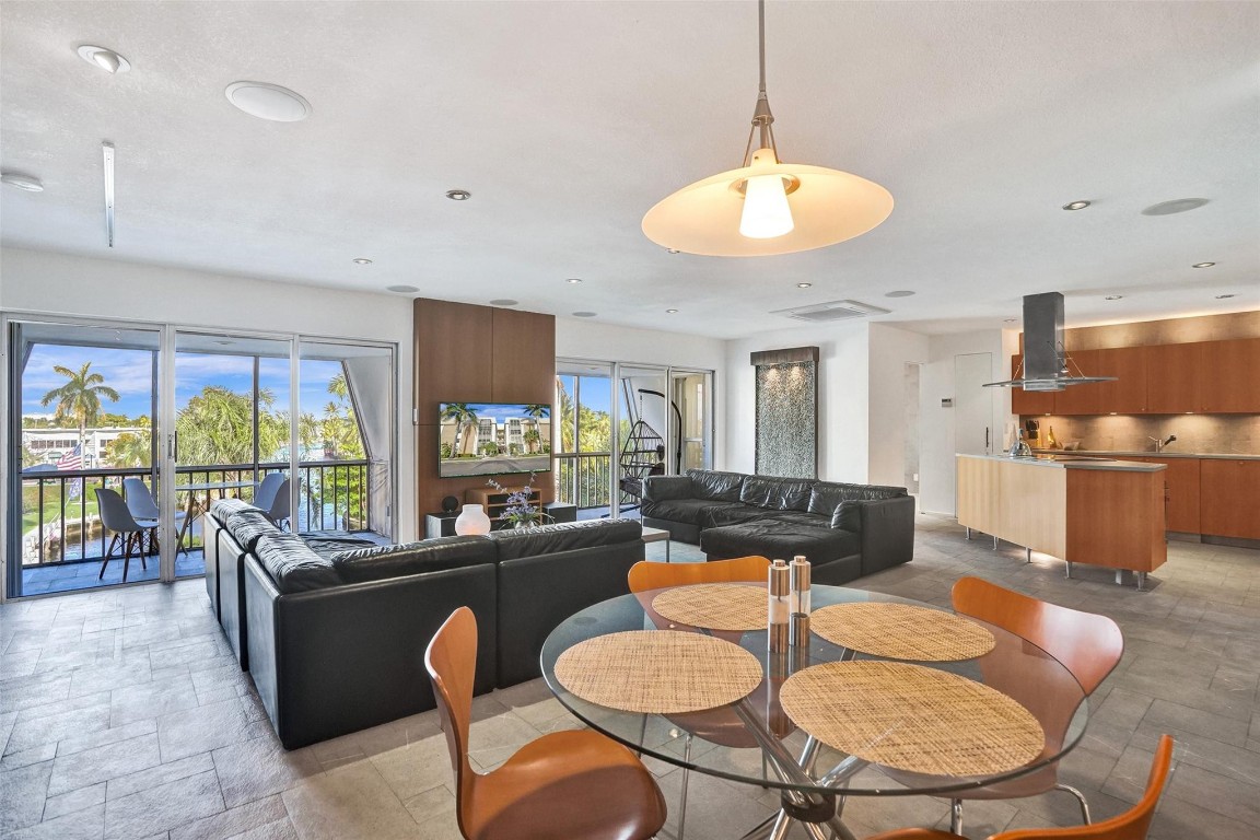 3000 NE 16th Ave D406