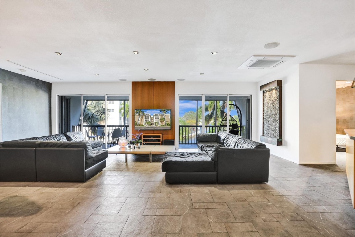 3000 NE 16th Ave D406