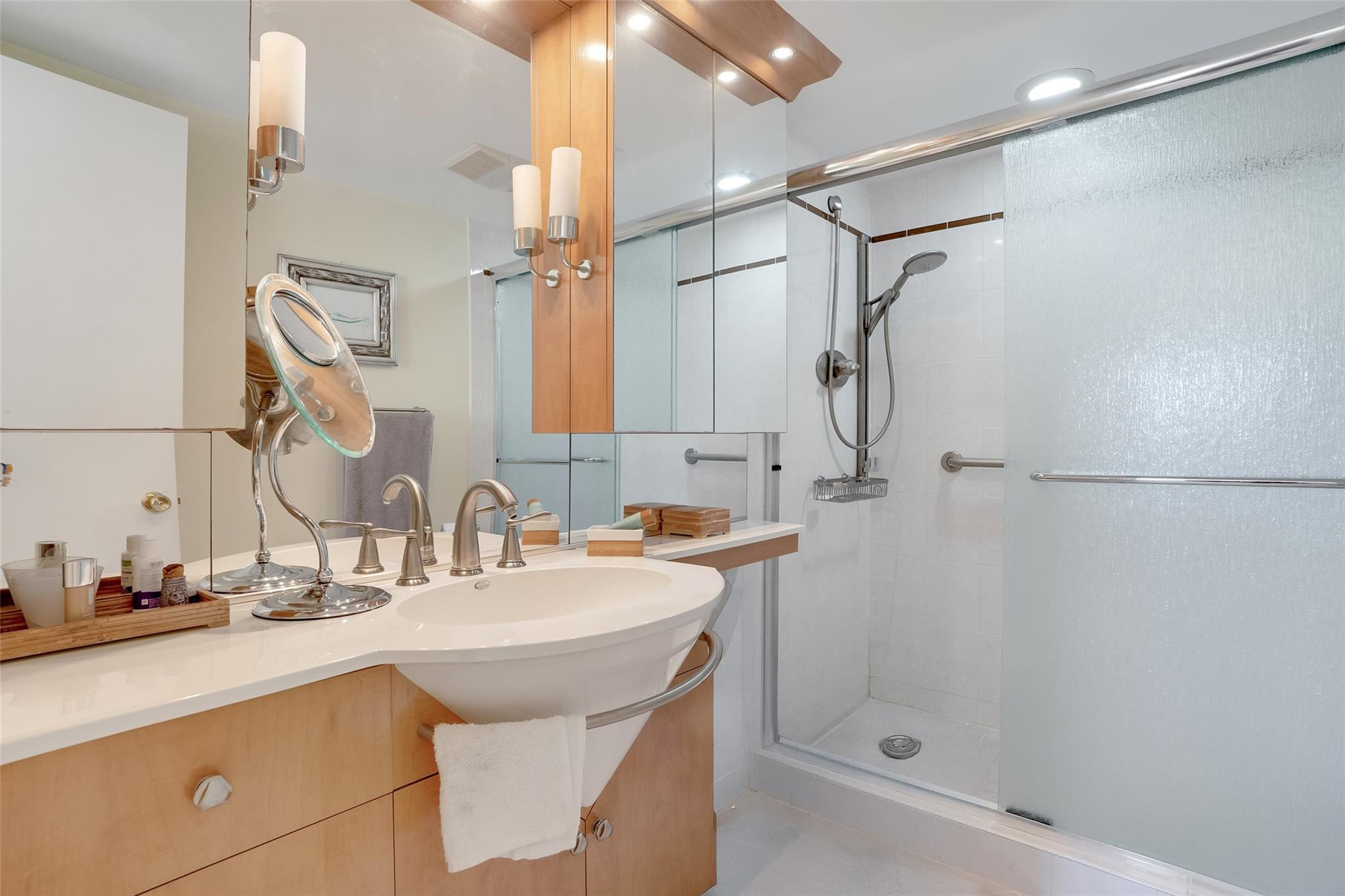 1332 Bayview Dr 203