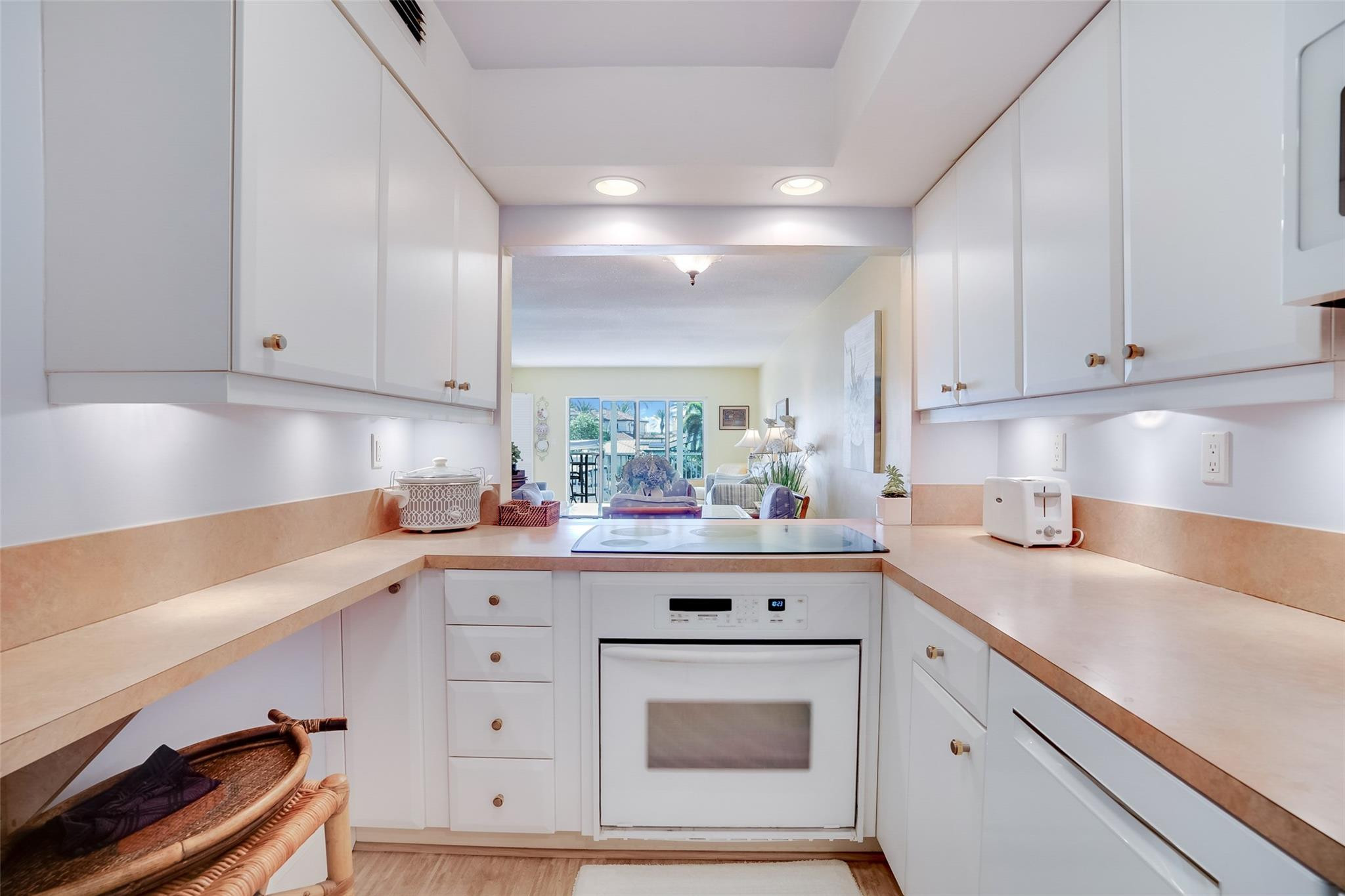 1332 Bayview Dr 203