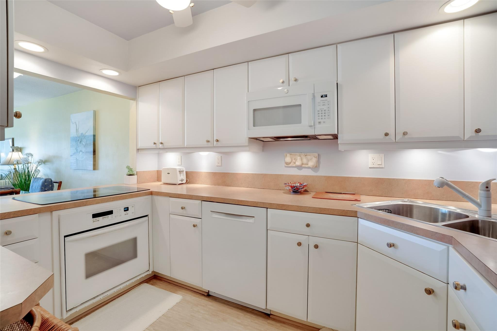 1332 Bayview Dr 203