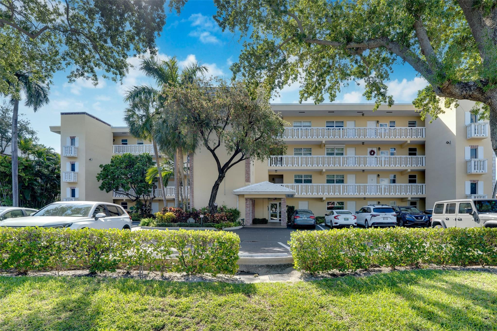 1332 Bayview Dr 203