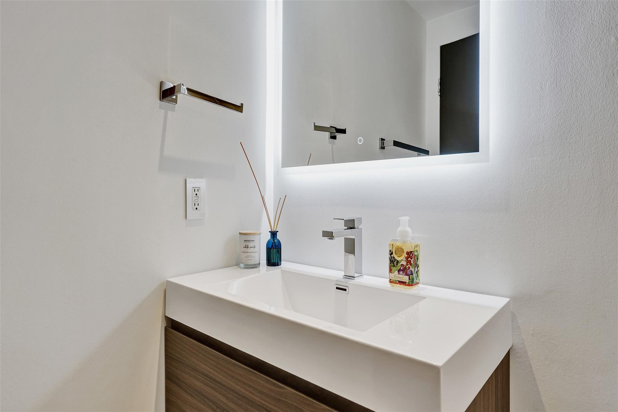 3301 NE 183rd St 1106