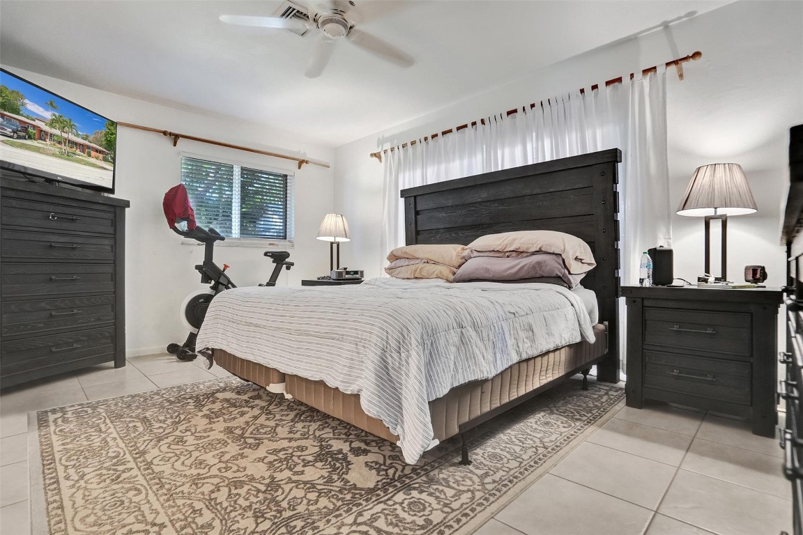 1061-1081 NE 26th Ave #1-2