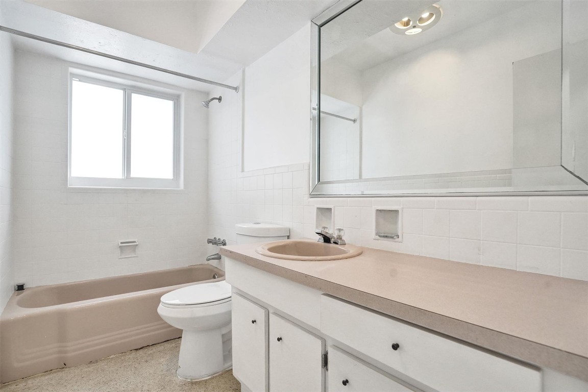 1061-1081 NE 26th Ave #1-2