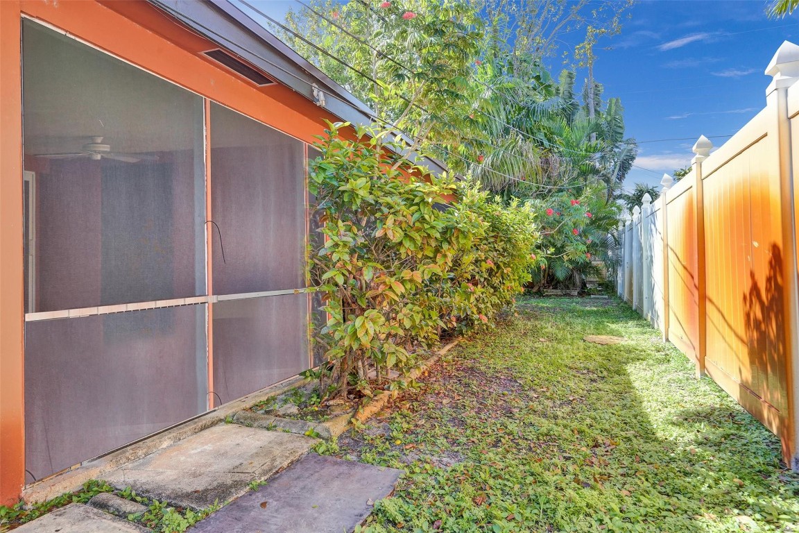 1061-1081 NE 26th Ave #1-2