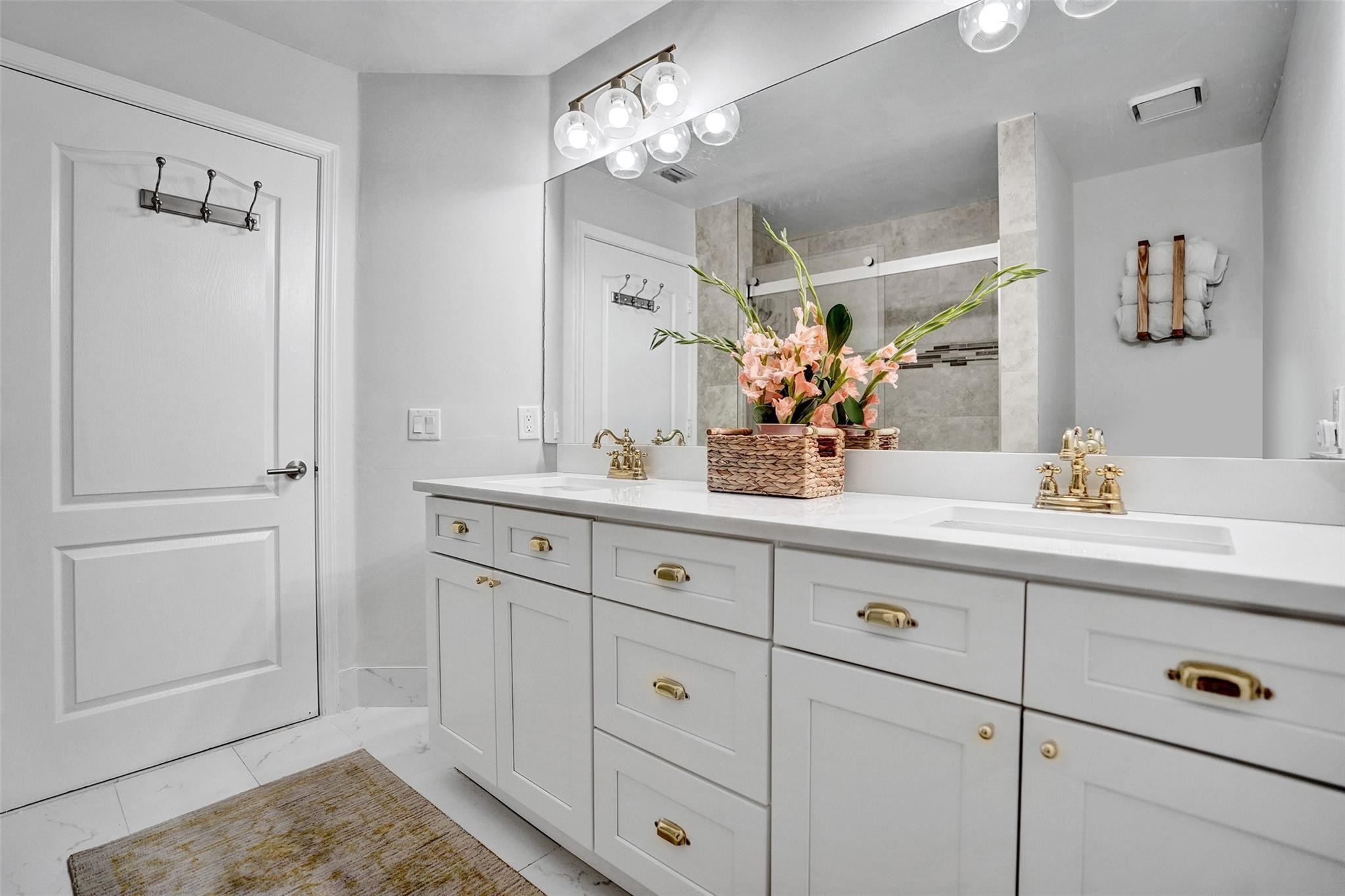 4985 Riverside Dr 506