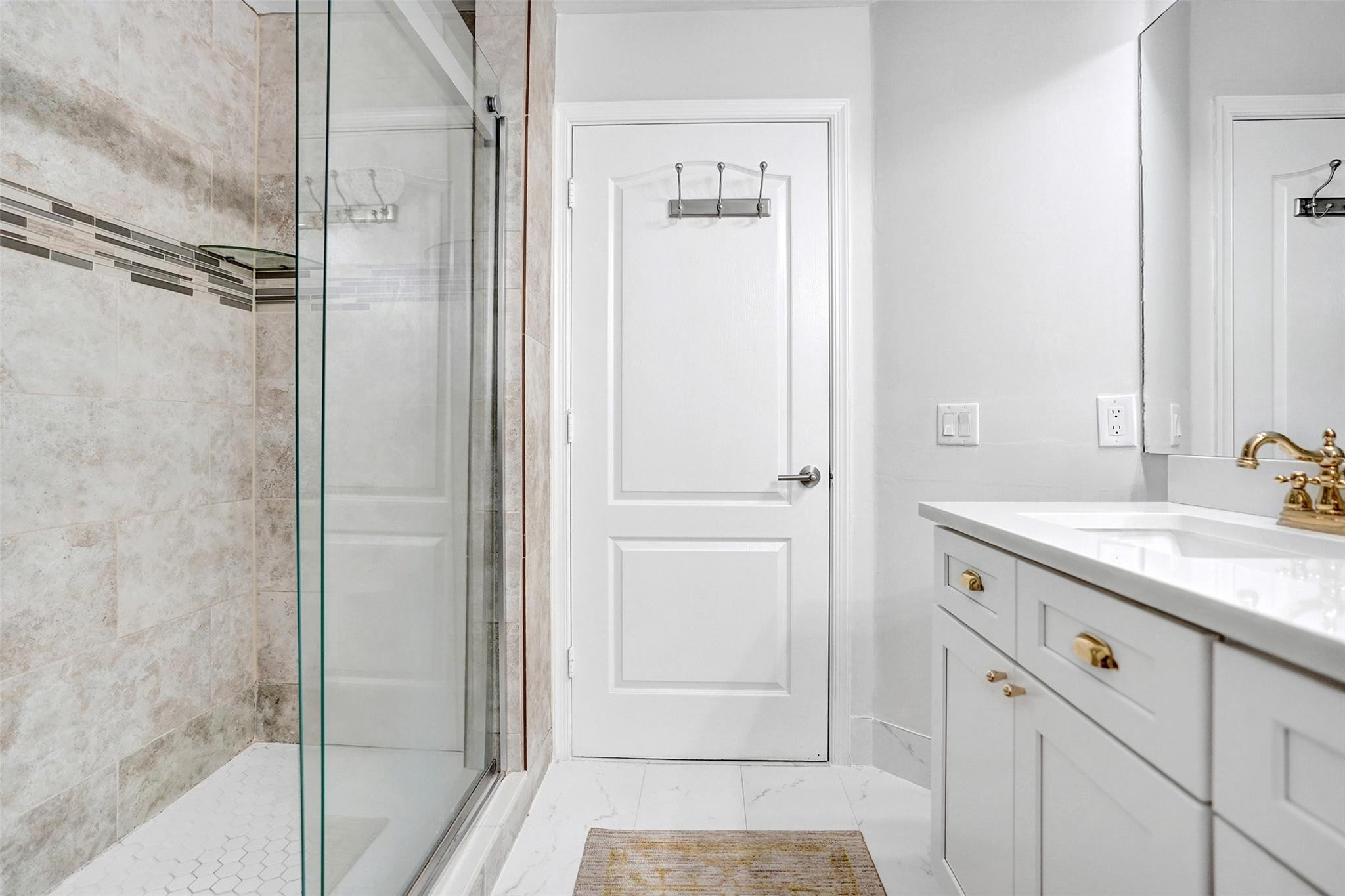 4985 Riverside Dr 506