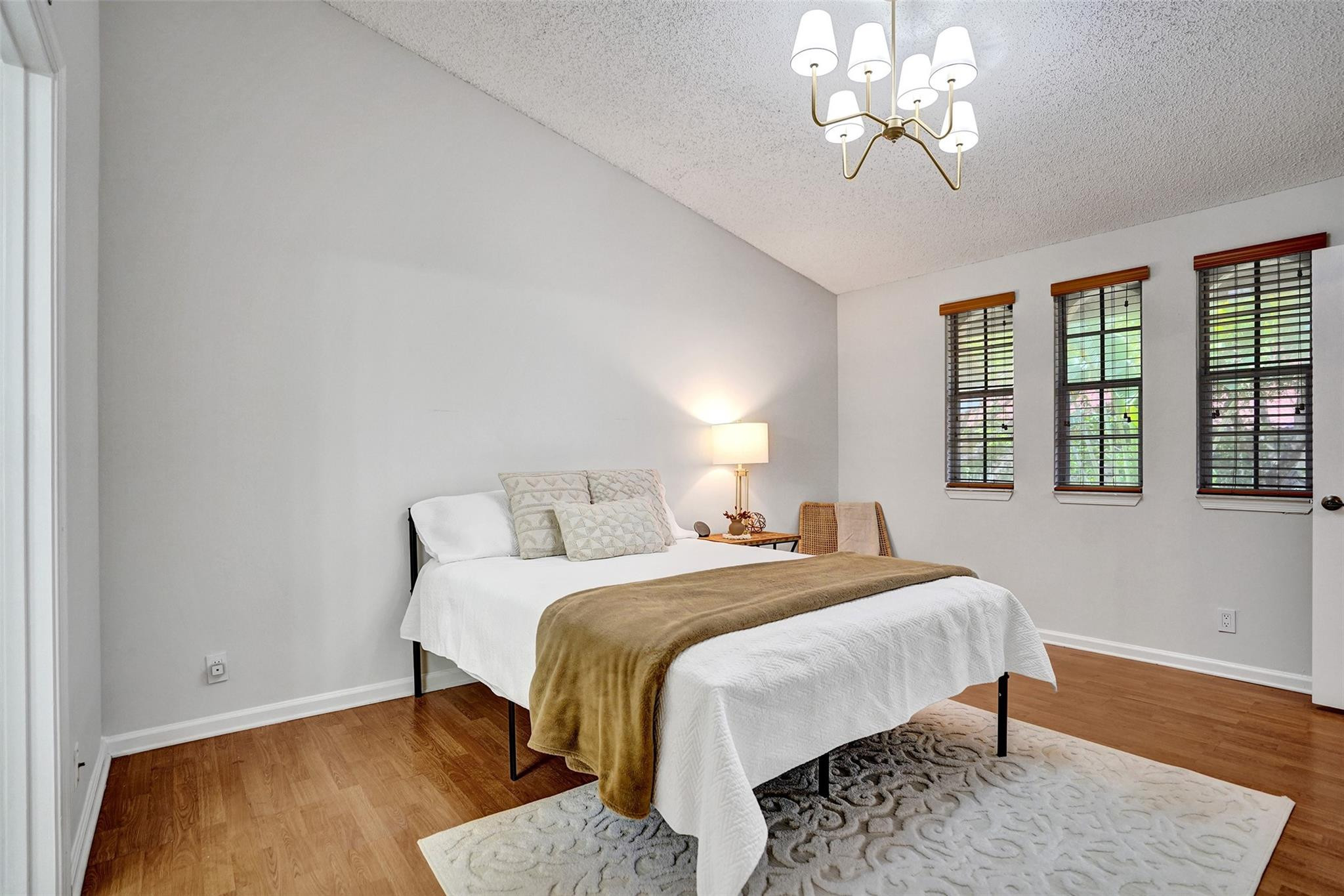 4985 Riverside Dr 506