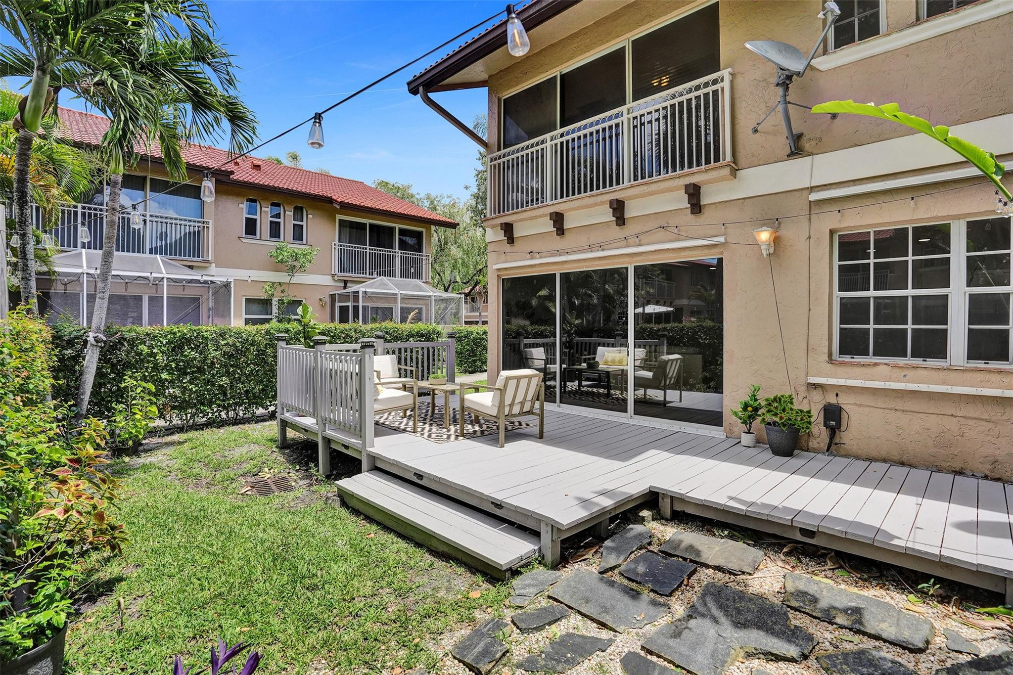 4985 Riverside Dr 506