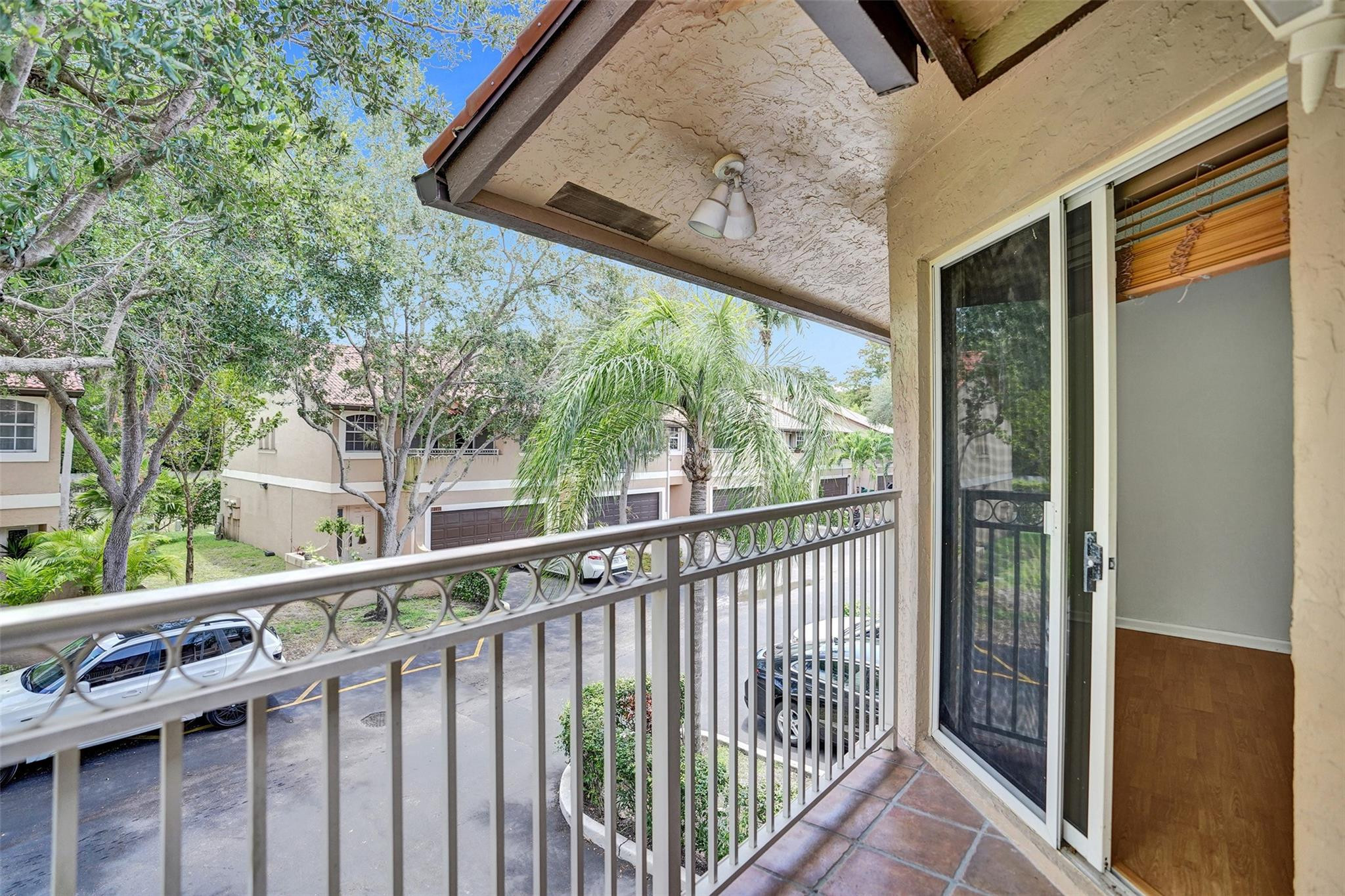 4985 Riverside Dr 506