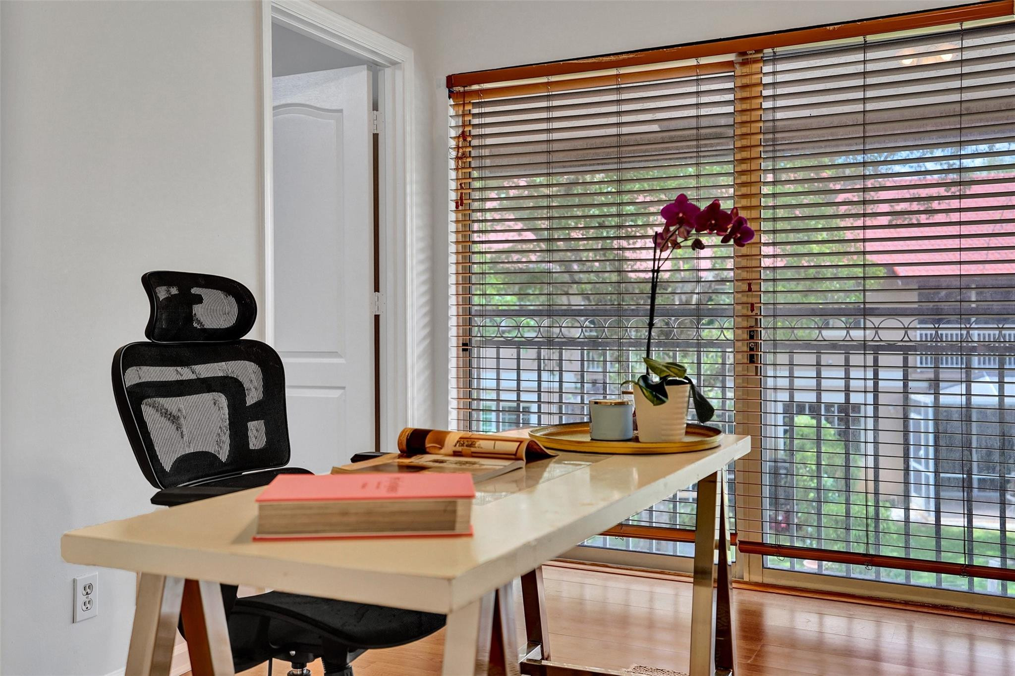 4985 Riverside Dr 506