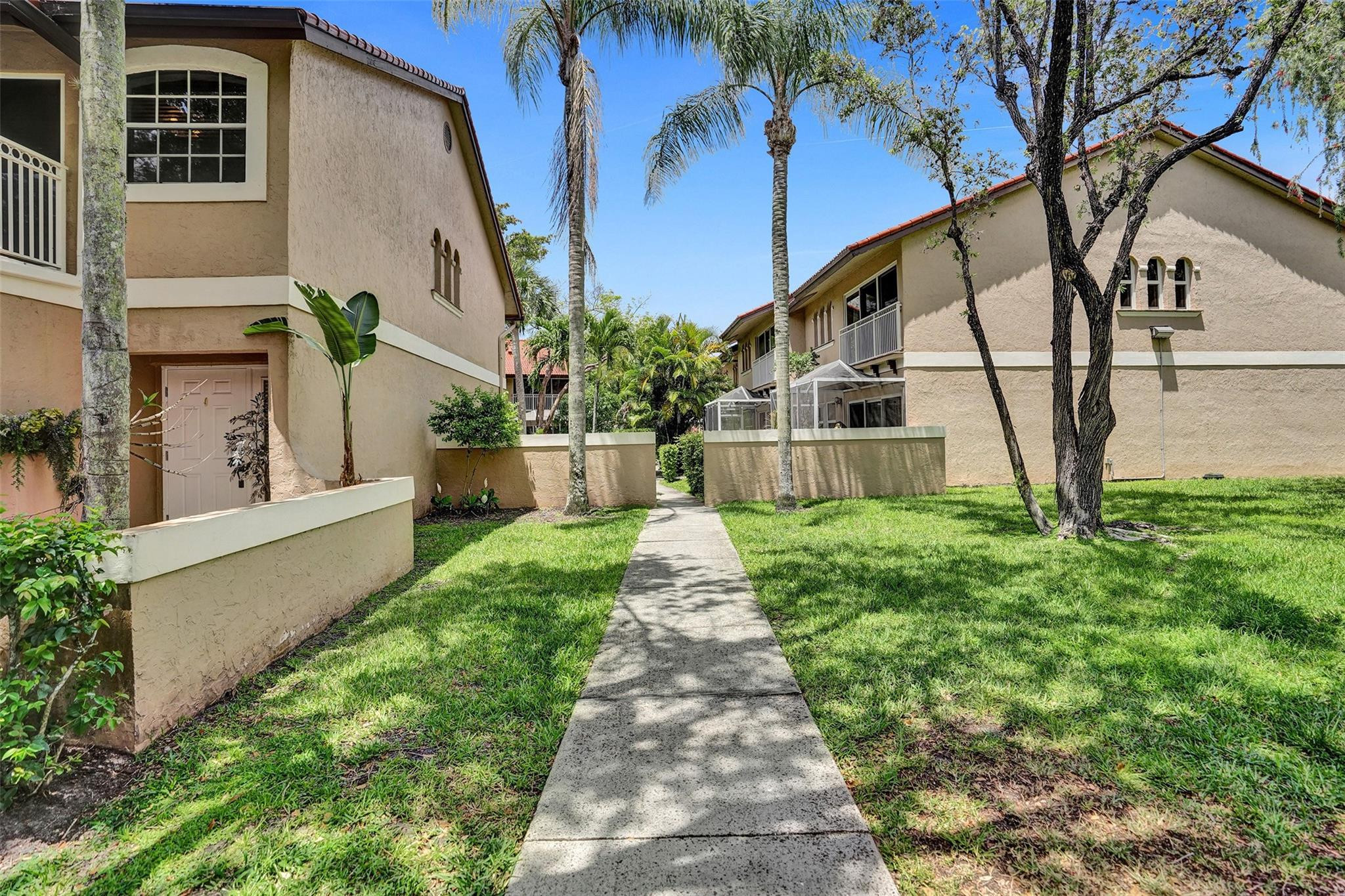 4985 Riverside Dr 506