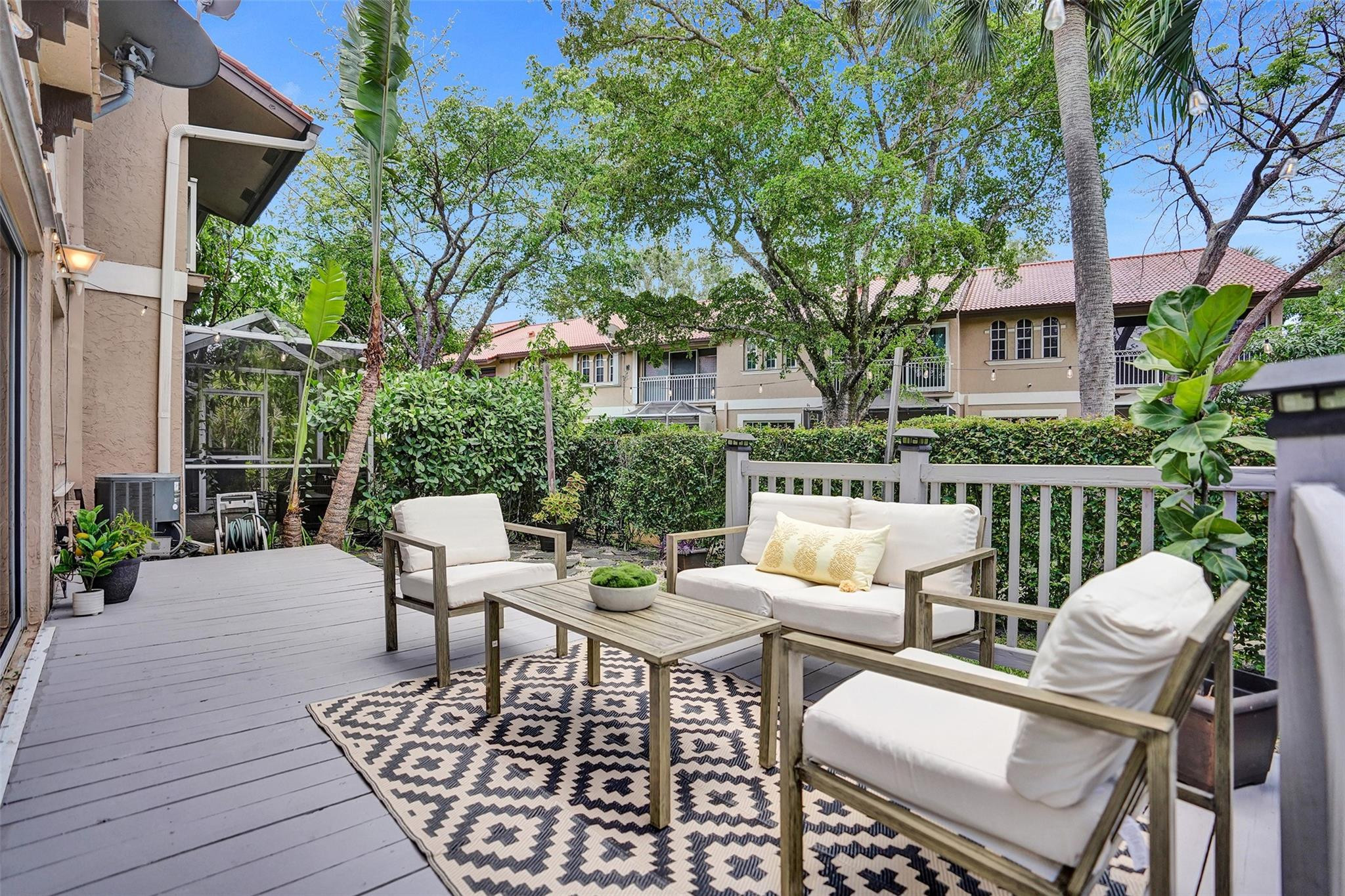 4985 Riverside Dr 506