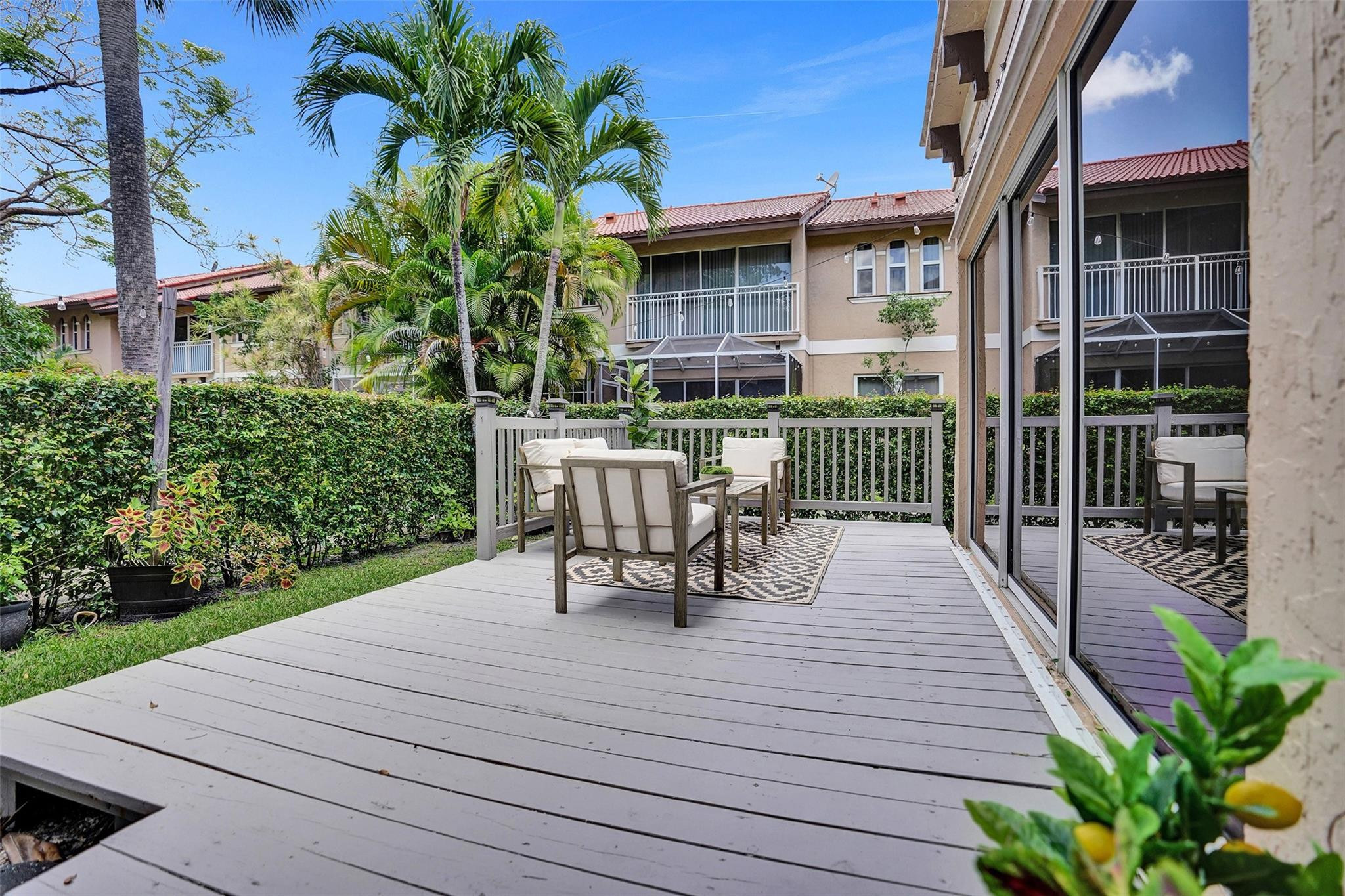 4985 Riverside Dr 506