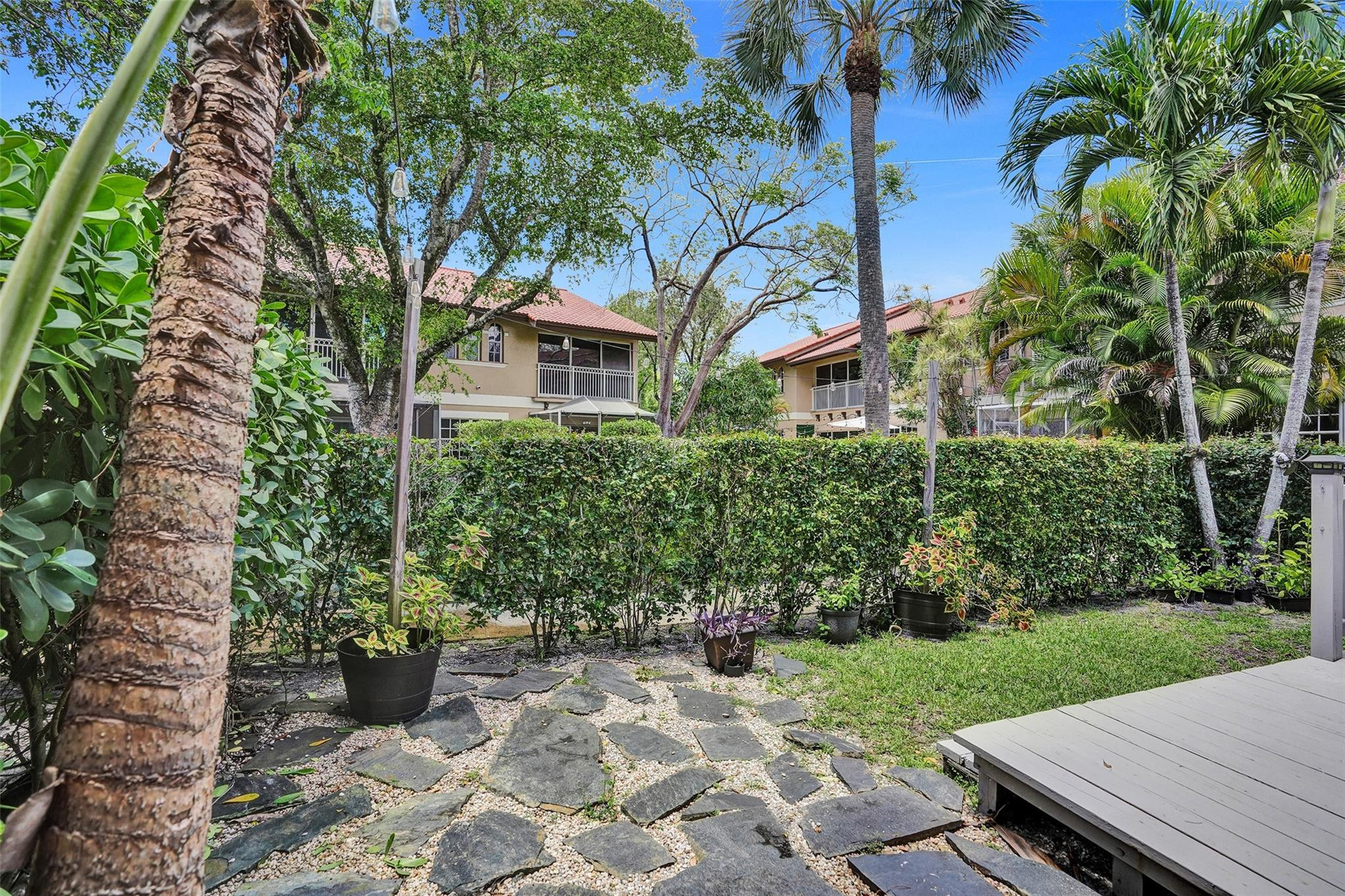 4985 Riverside Dr 506