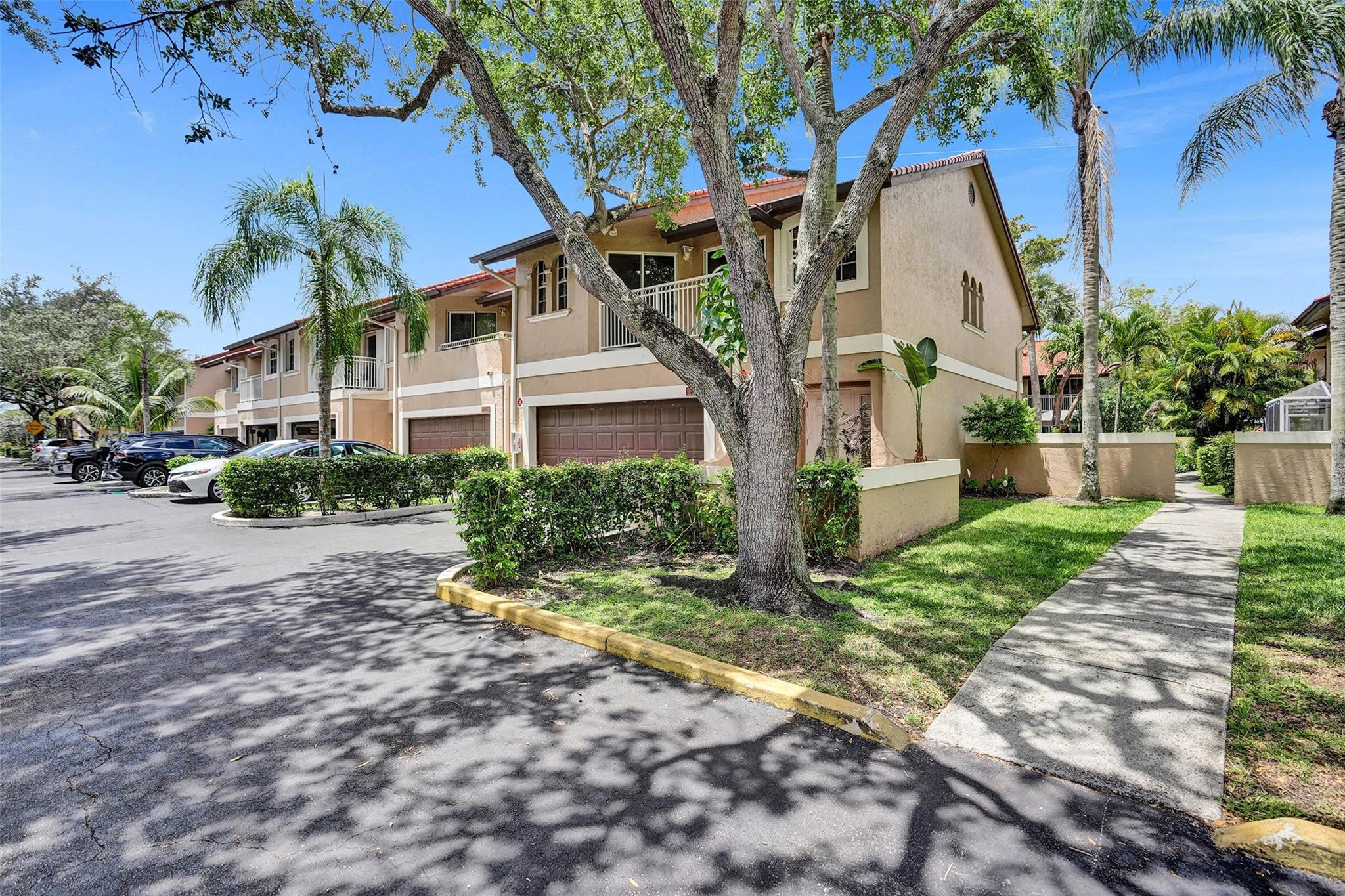 4985 Riverside Dr 506