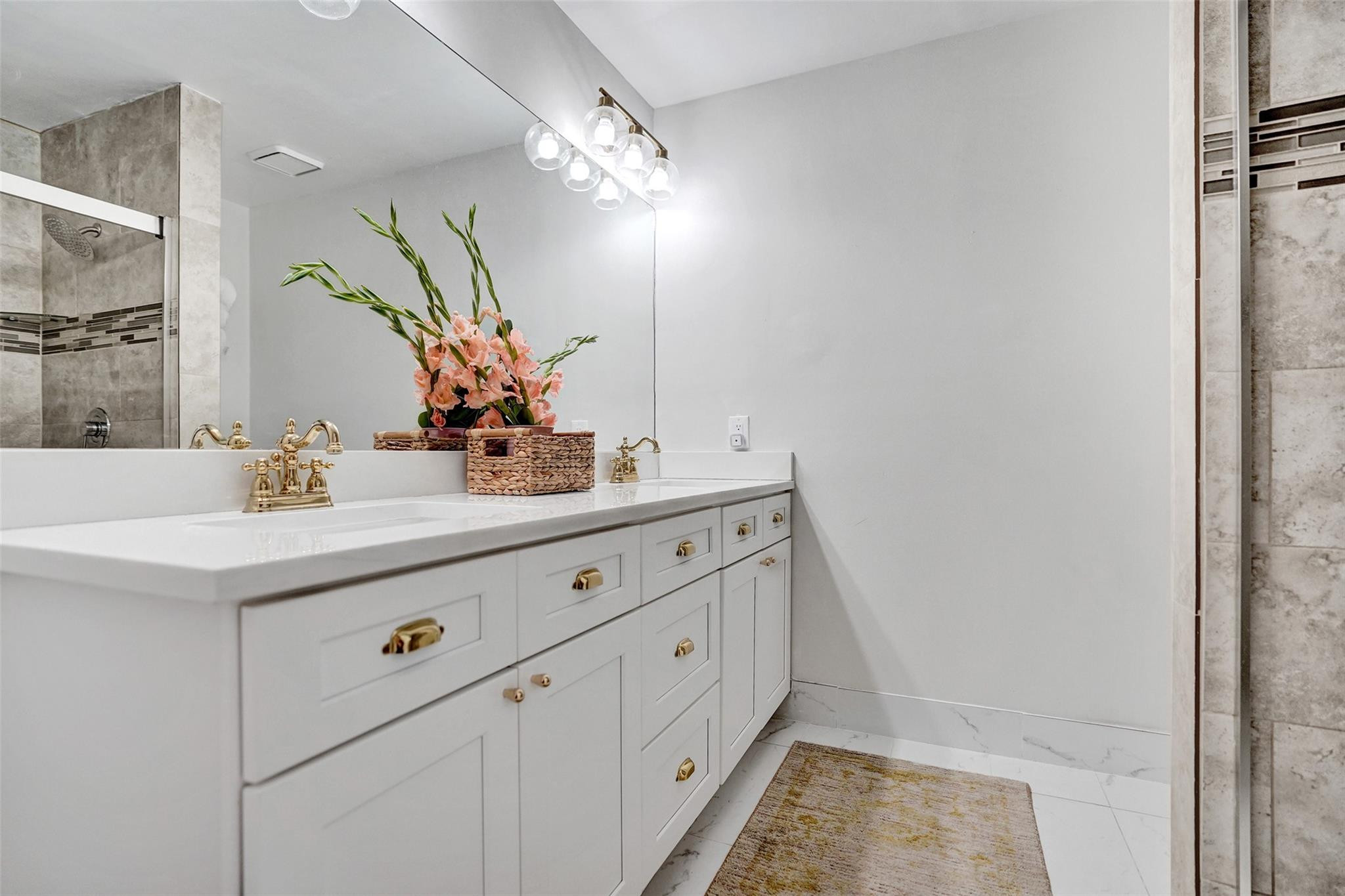 4985 Riverside Dr 506