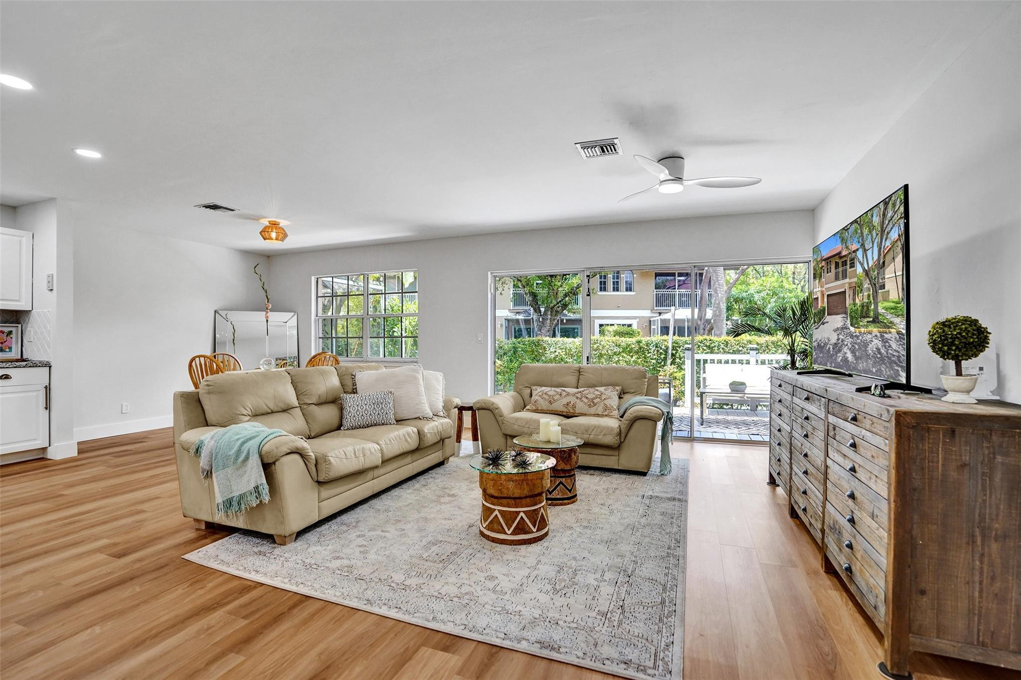 4985 Riverside Dr 506