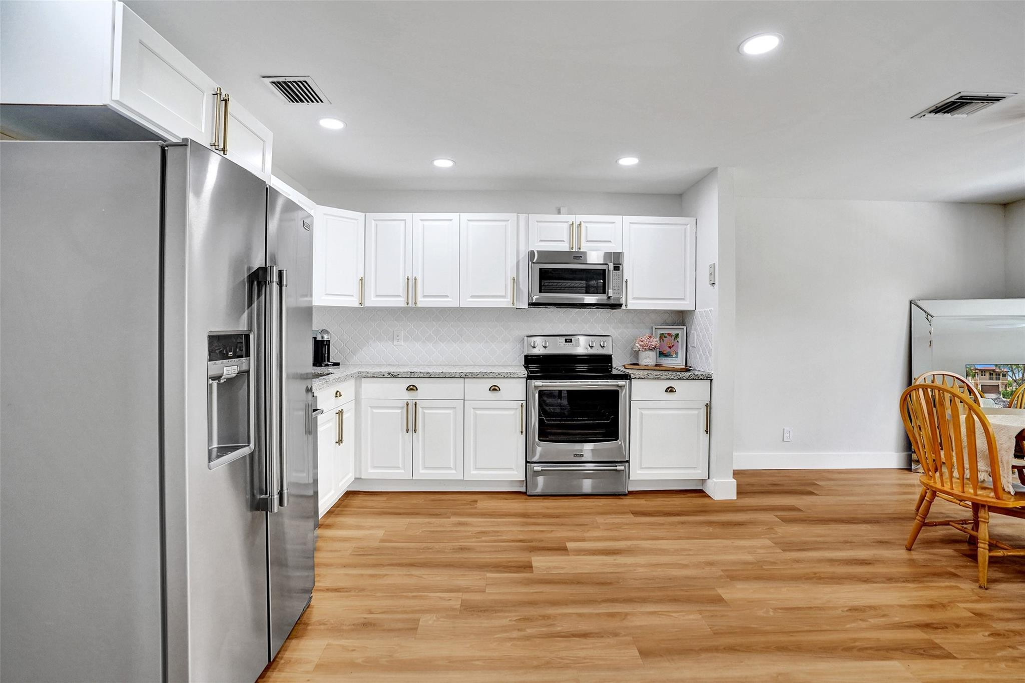 4985 Riverside Dr 506