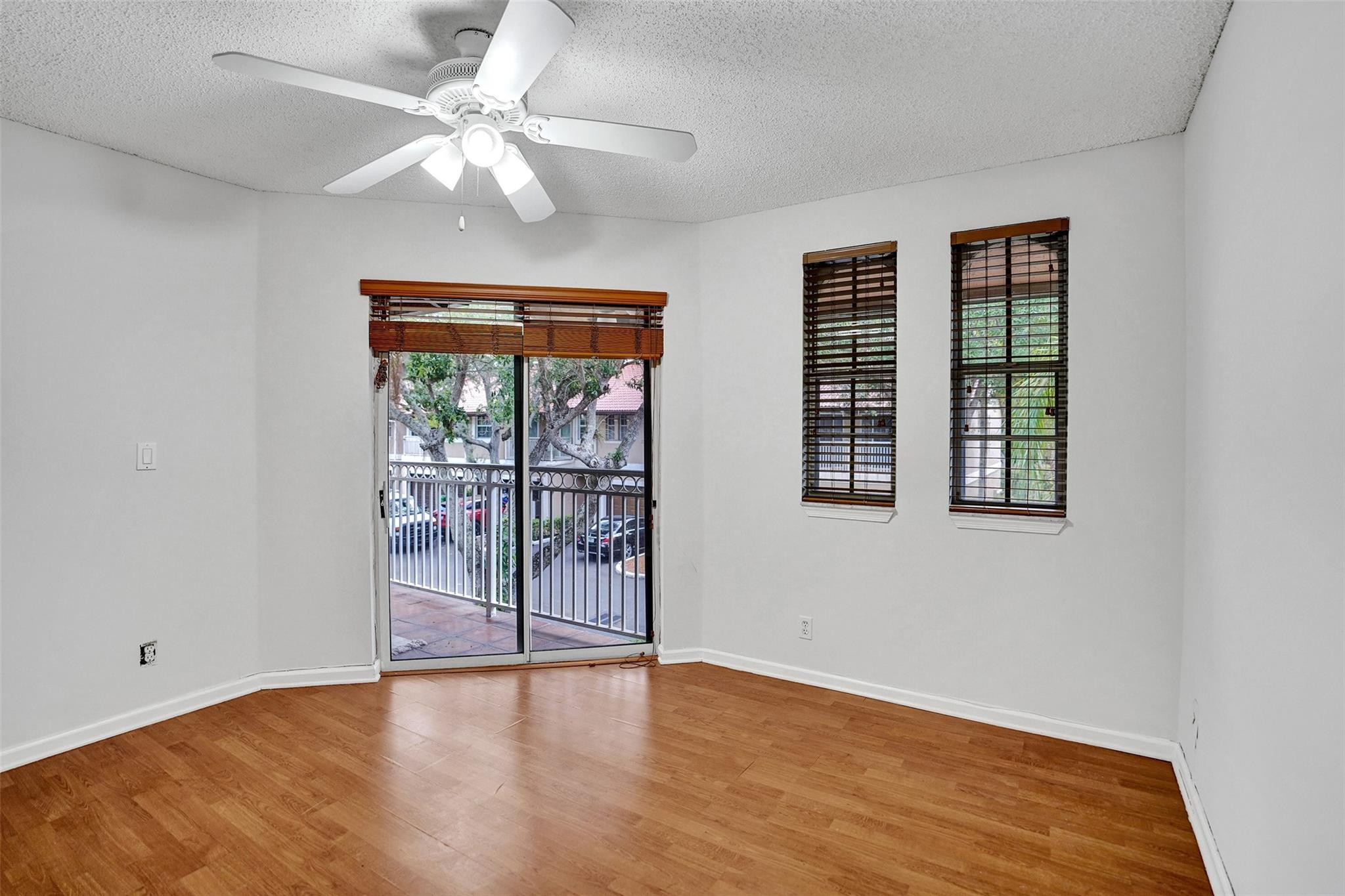 4985 Riverside Dr 506