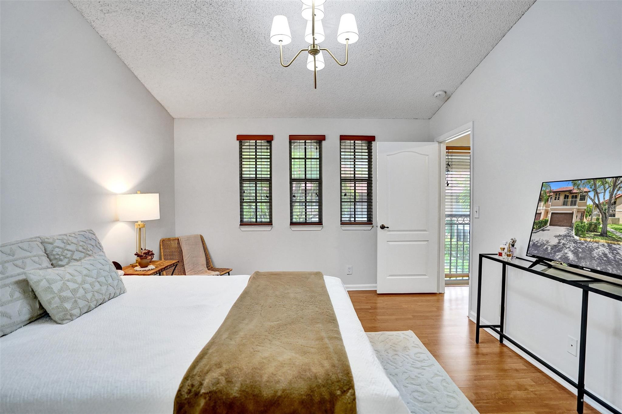 4985 Riverside Dr 506