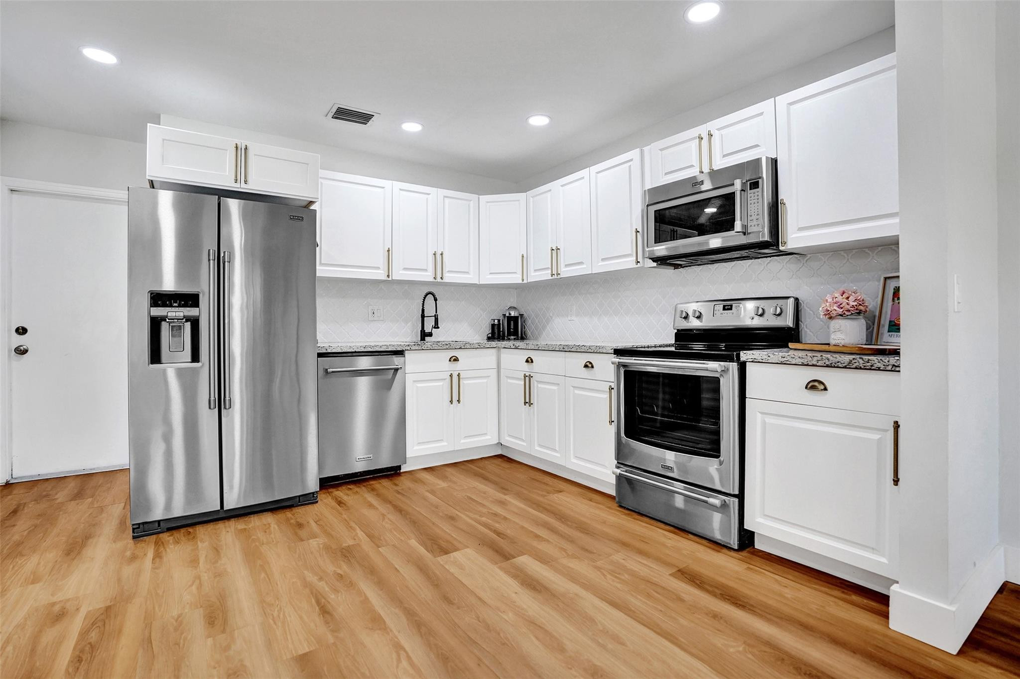 4985 Riverside Dr 506