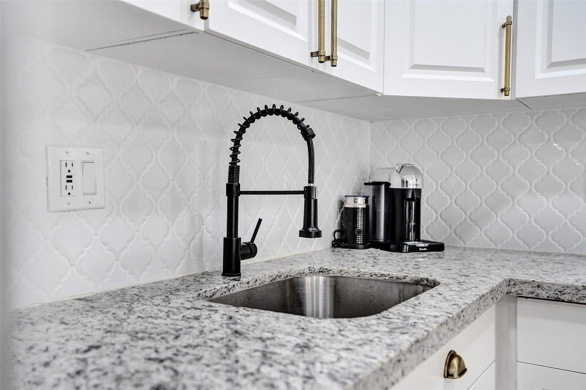 4985 Riverside Dr 506