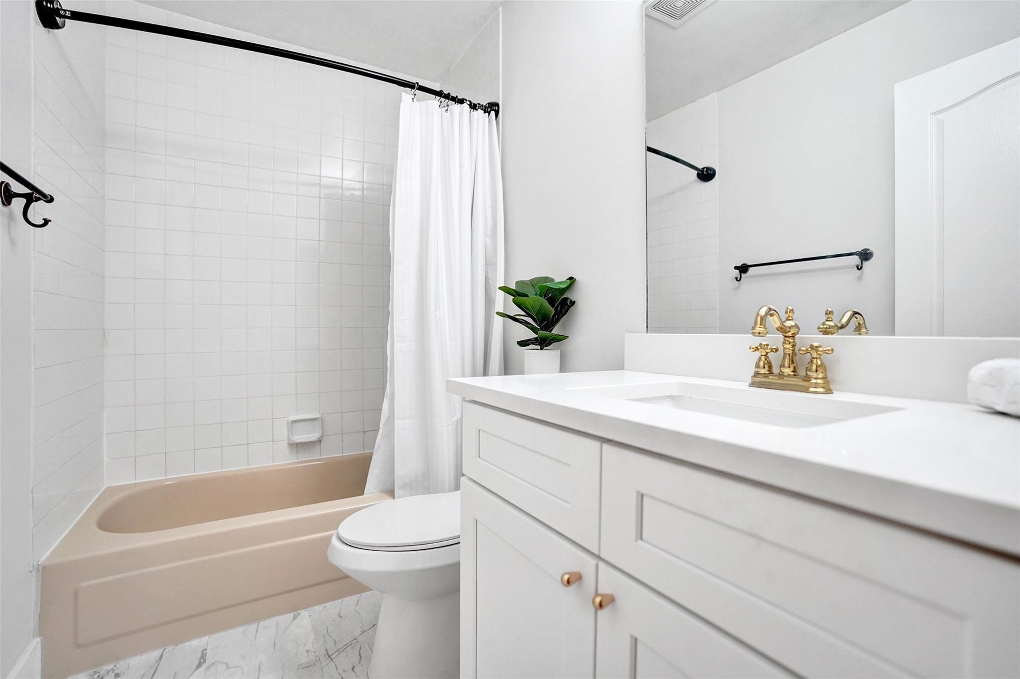 4985 Riverside Dr 506