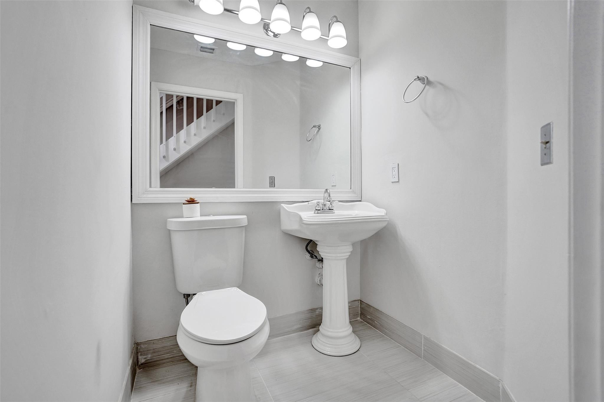 4985 Riverside Dr 506