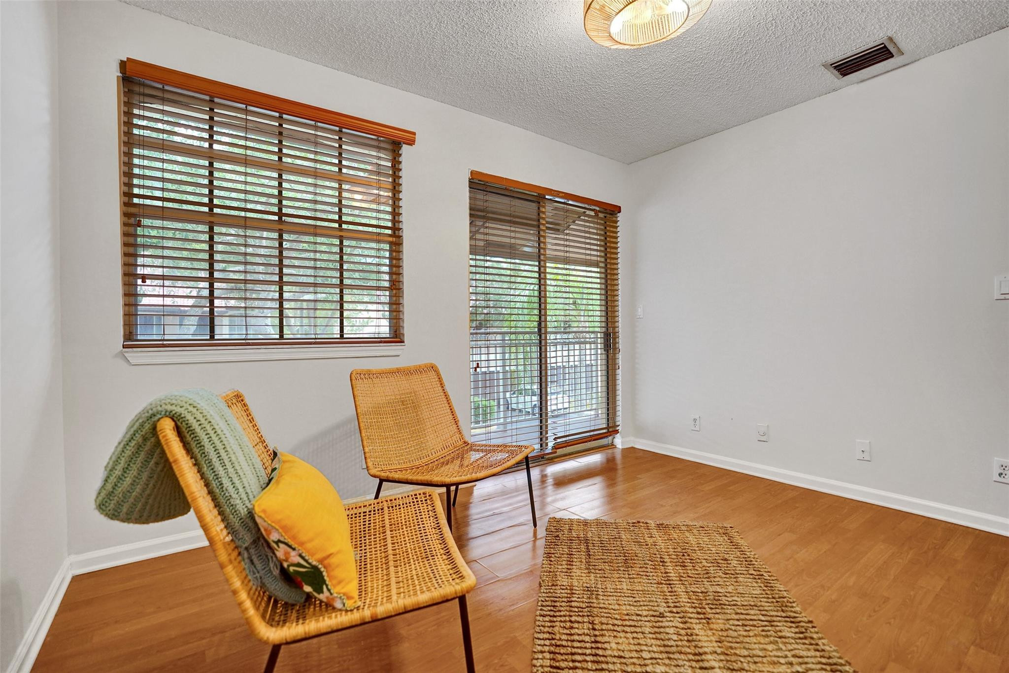 4985 Riverside Dr 506