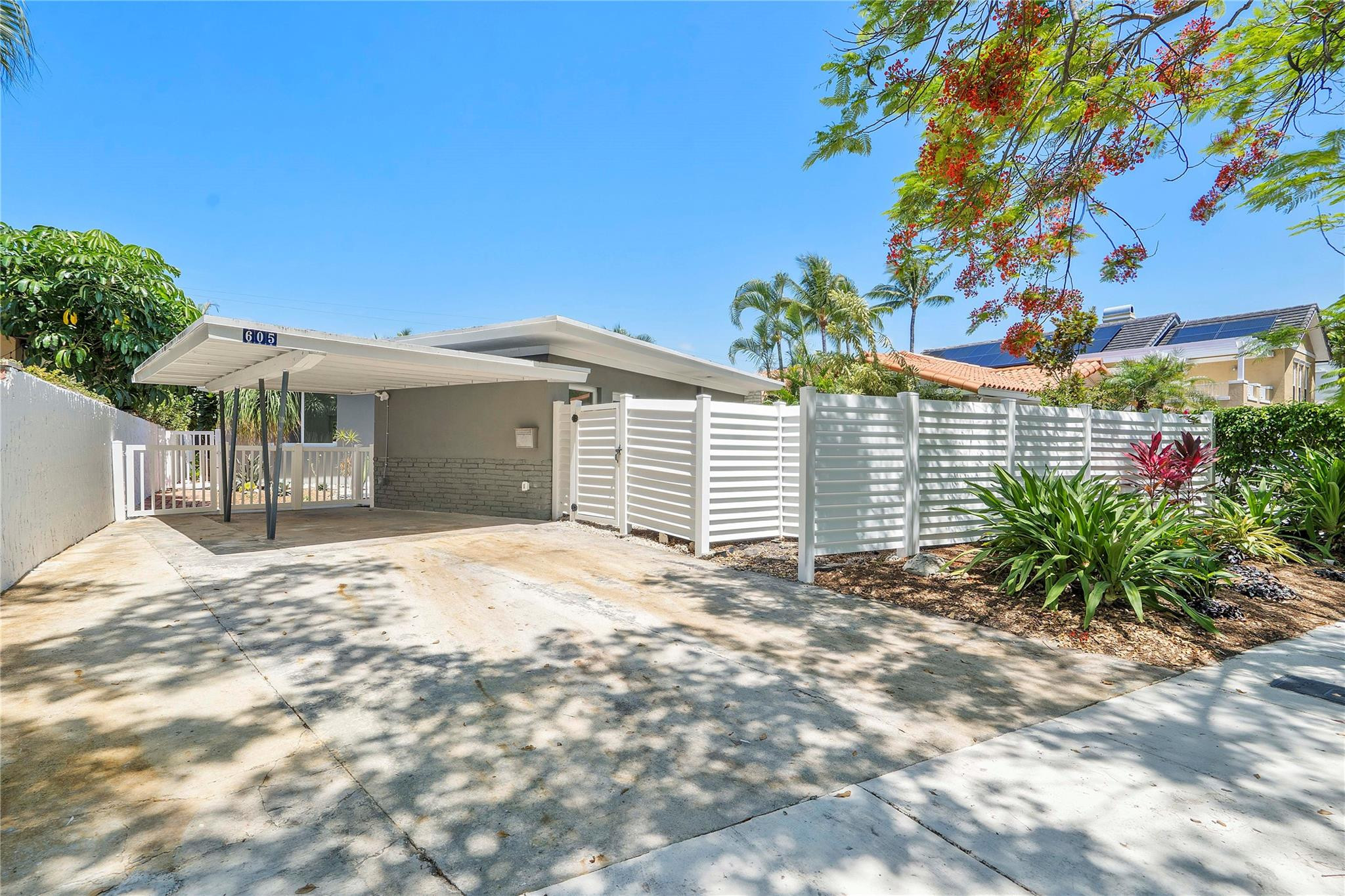 605 N Victoria Park Rd