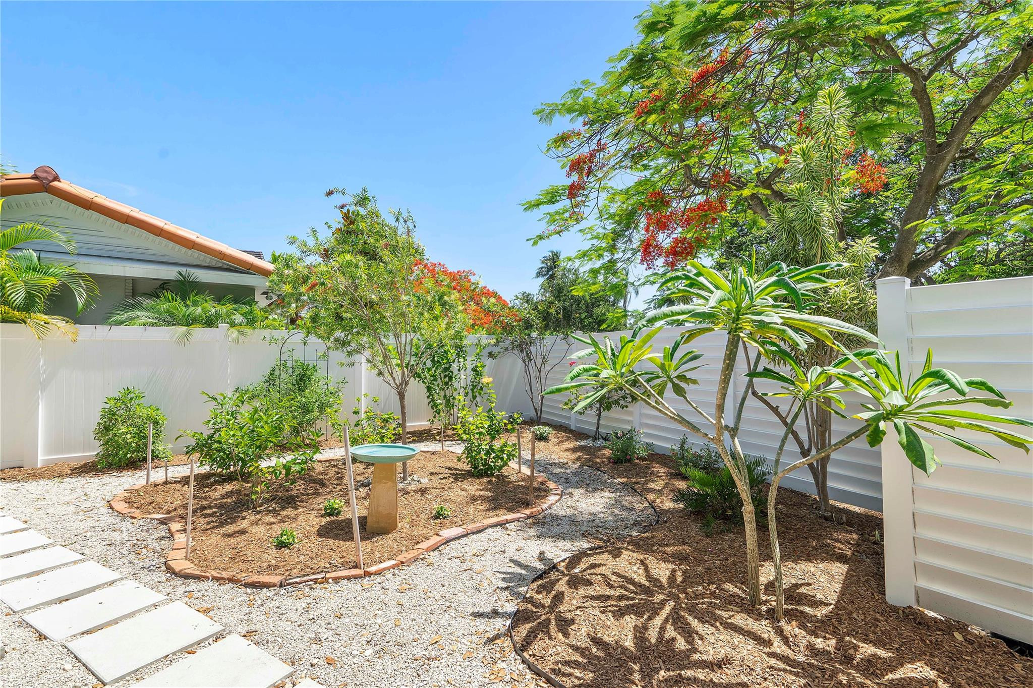 605 N Victoria Park Rd