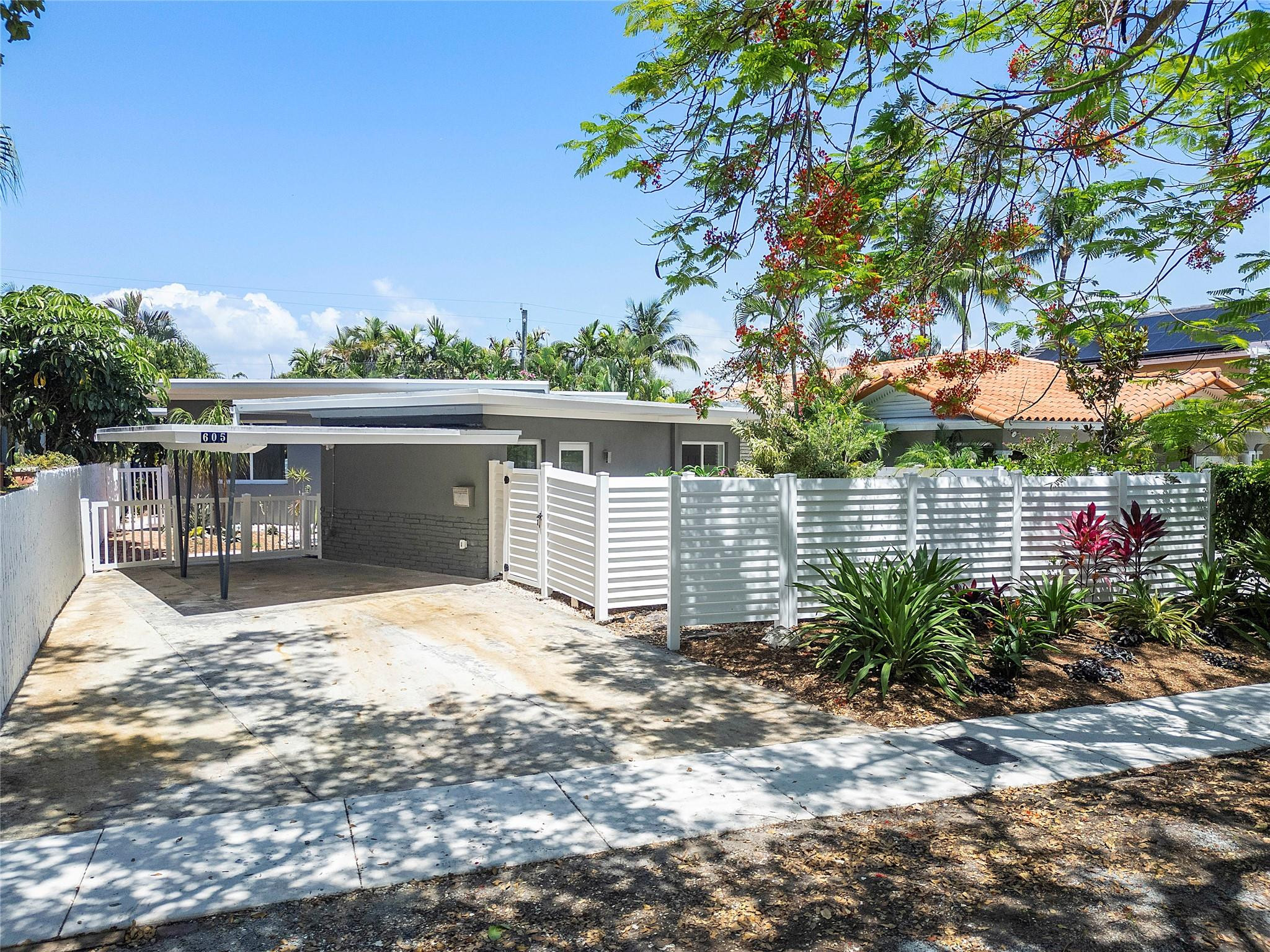 605 N Victoria Park Rd