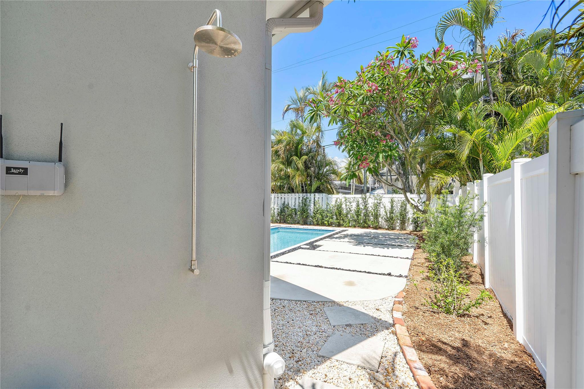 605 N Victoria Park Rd