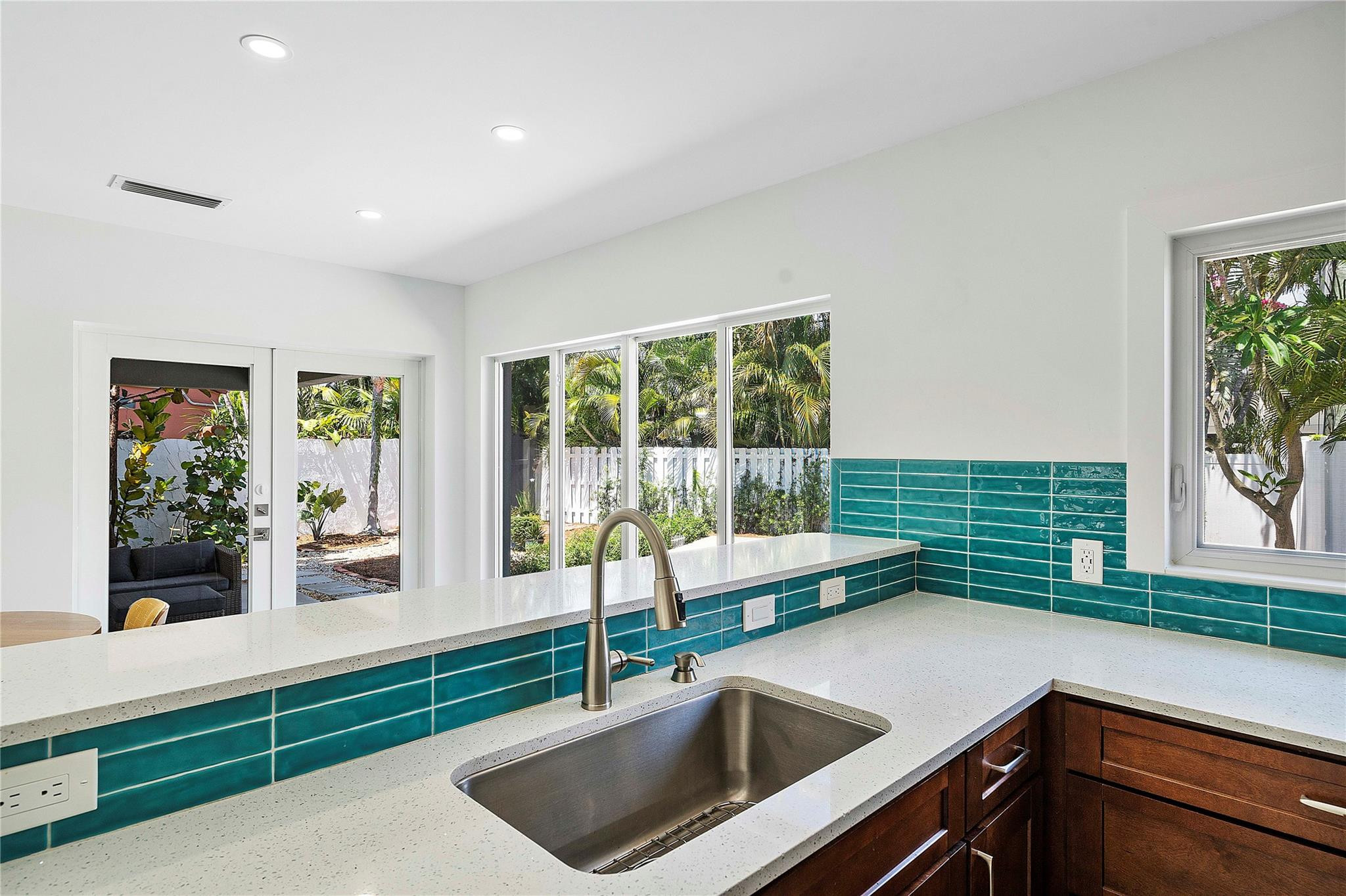 605 N Victoria Park Rd