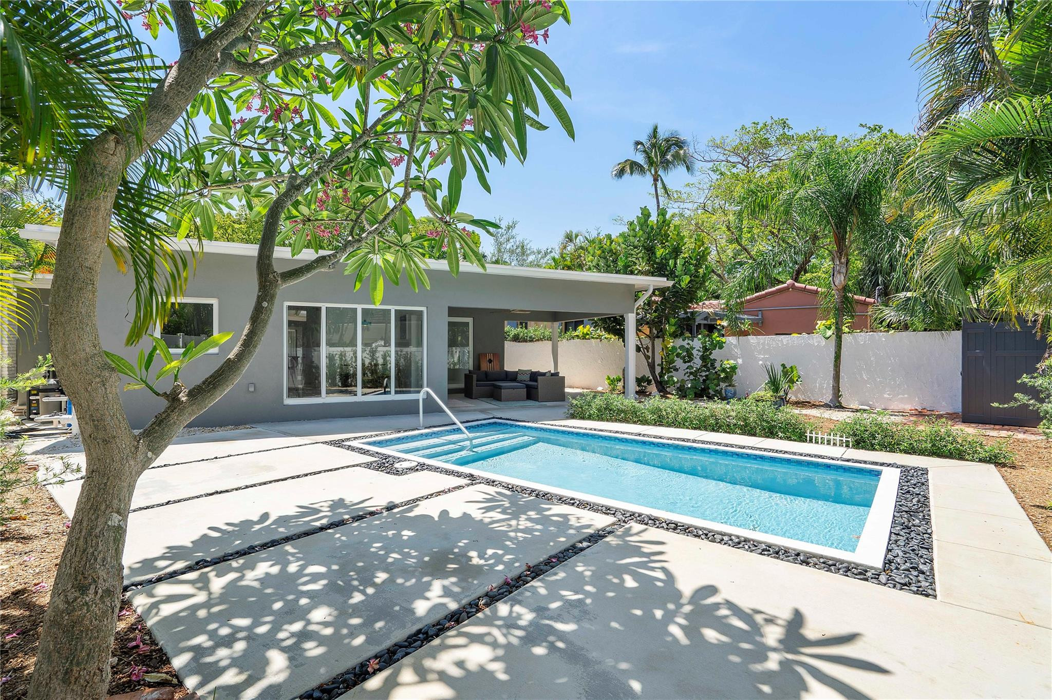 605 N Victoria Park Rd