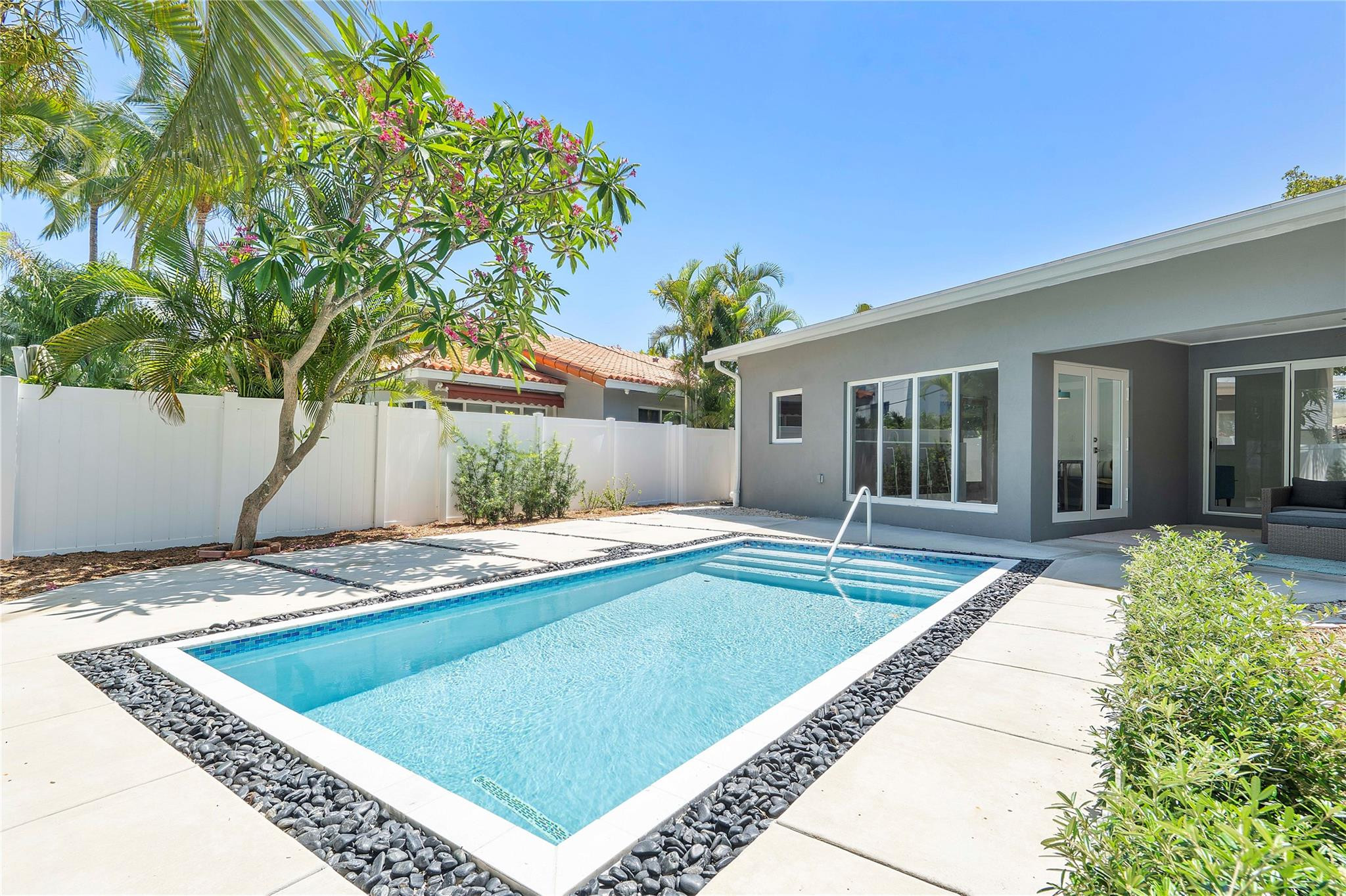 605 N Victoria Park Rd