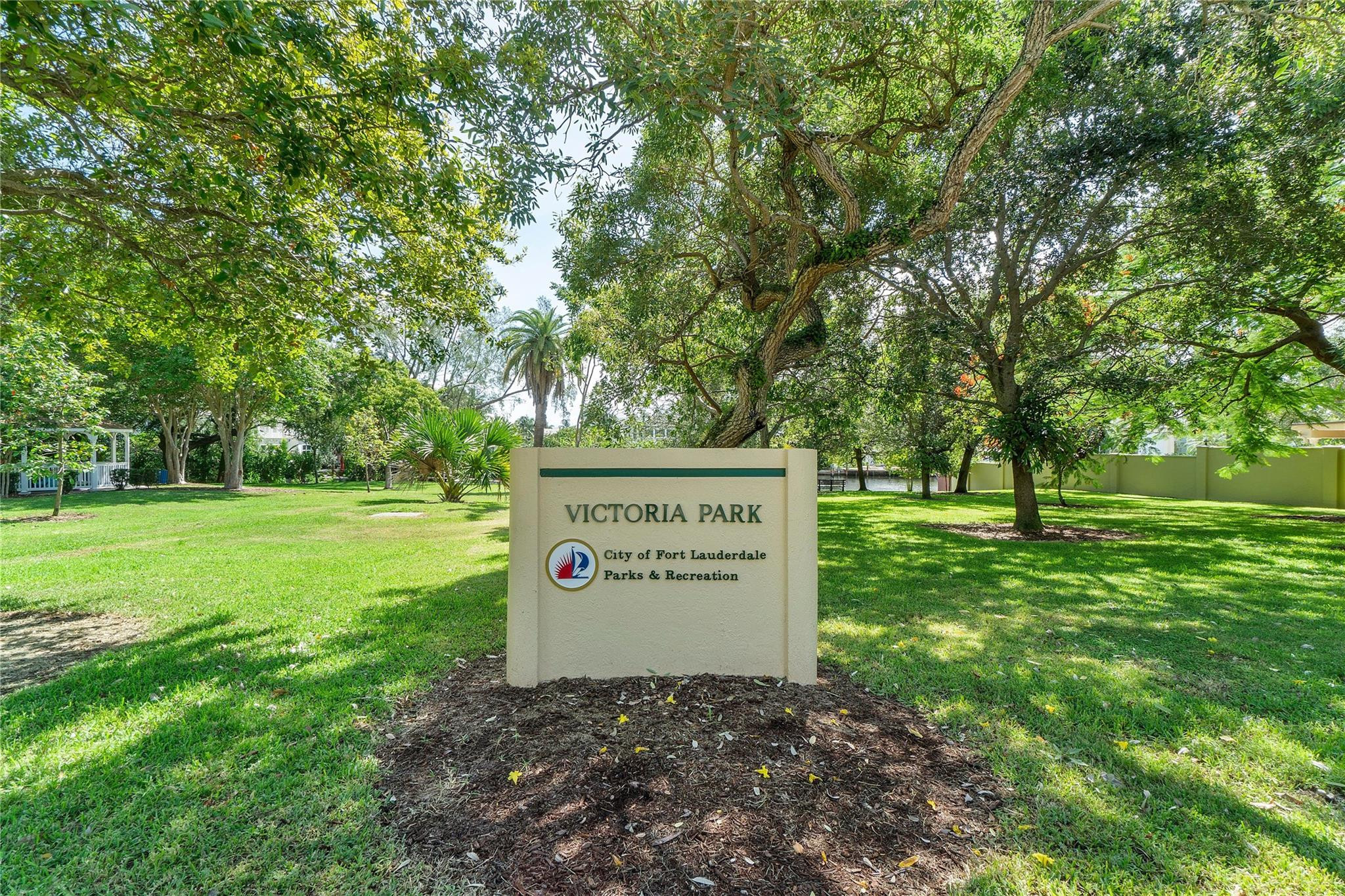 605 N Victoria Park Rd