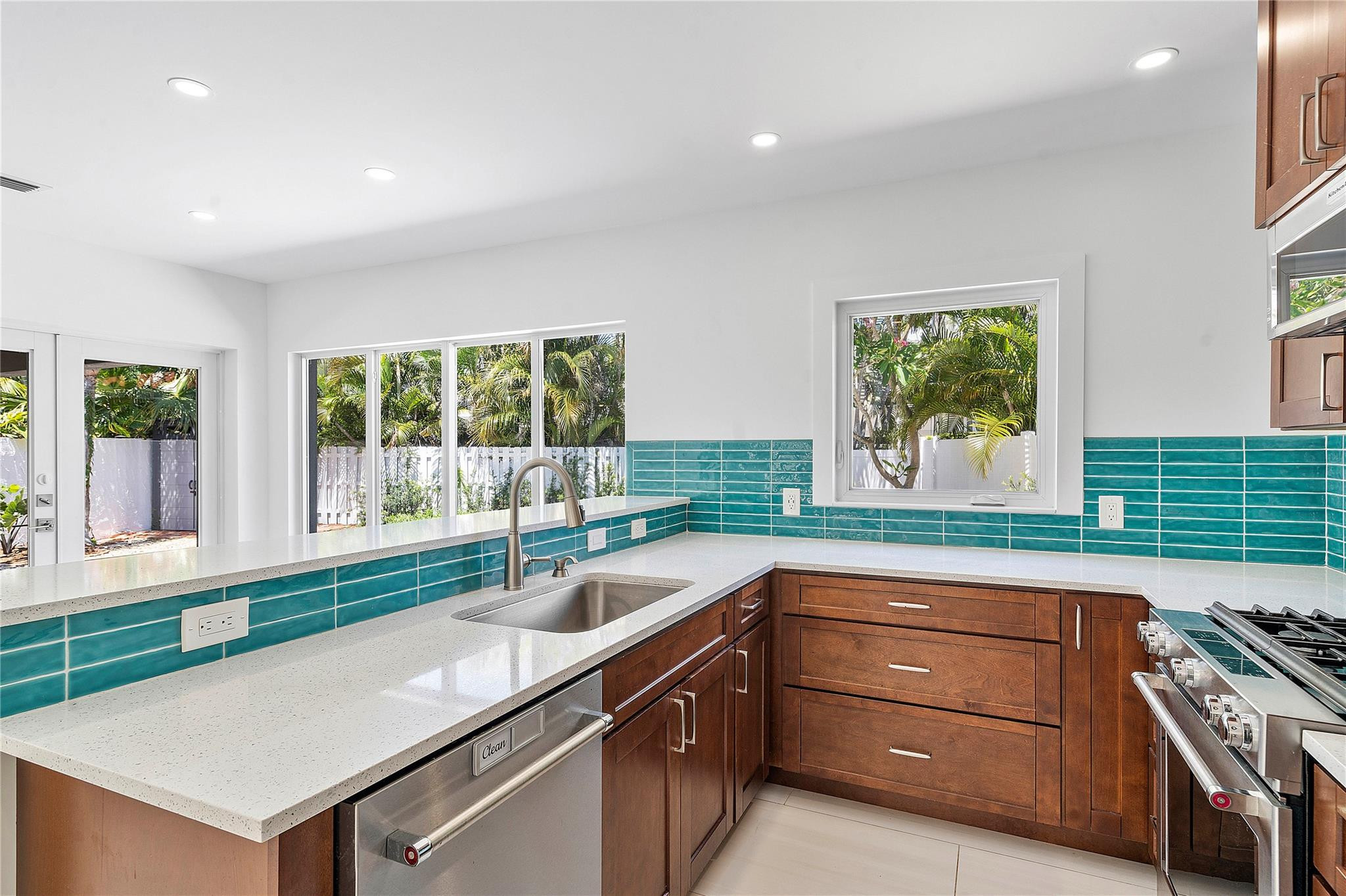 605 N Victoria Park Rd