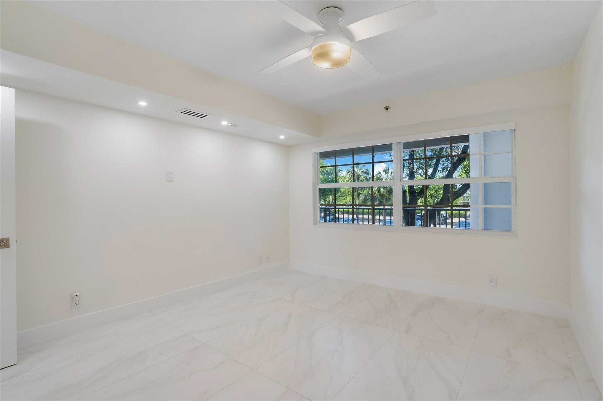 2900 N Course Dr 202