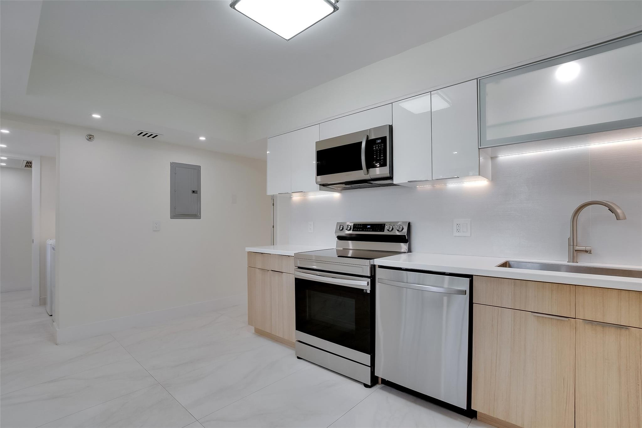 2900 N Course Dr 202