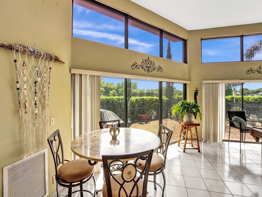 5702 White Hickory Cir