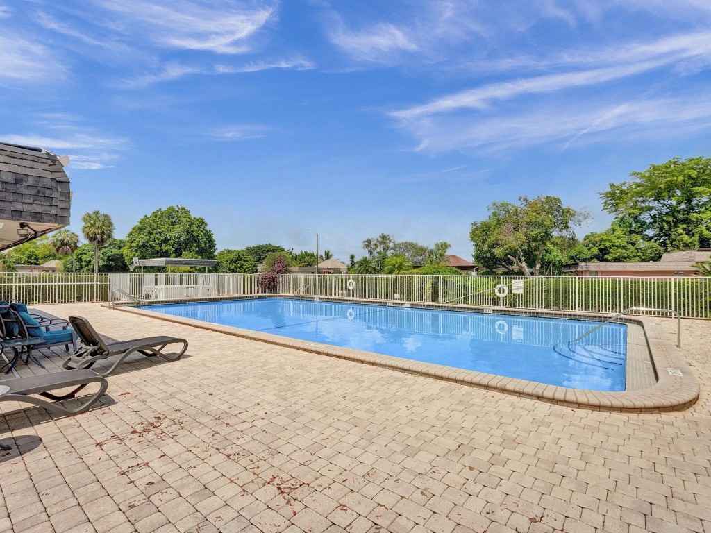 5702 White Hickory Cir