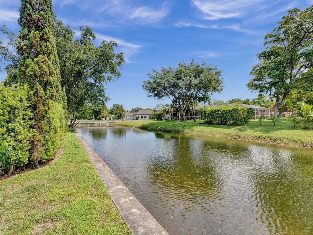 5702 White Hickory Cir