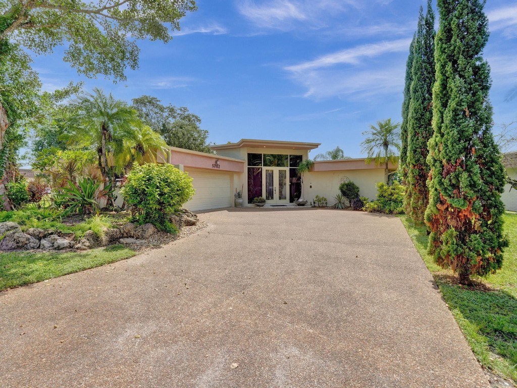 5702 White Hickory Cir