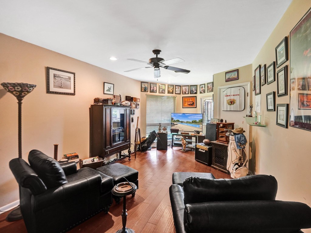 5702 White Hickory Cir