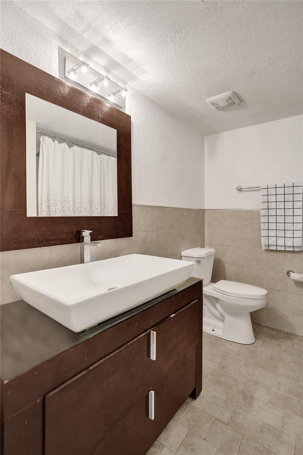 2725 S Oakland Forest Dr 202
