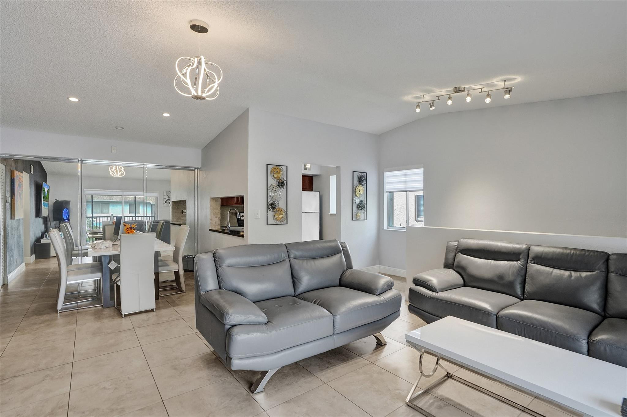 2725 S Oakland Forest Dr 202