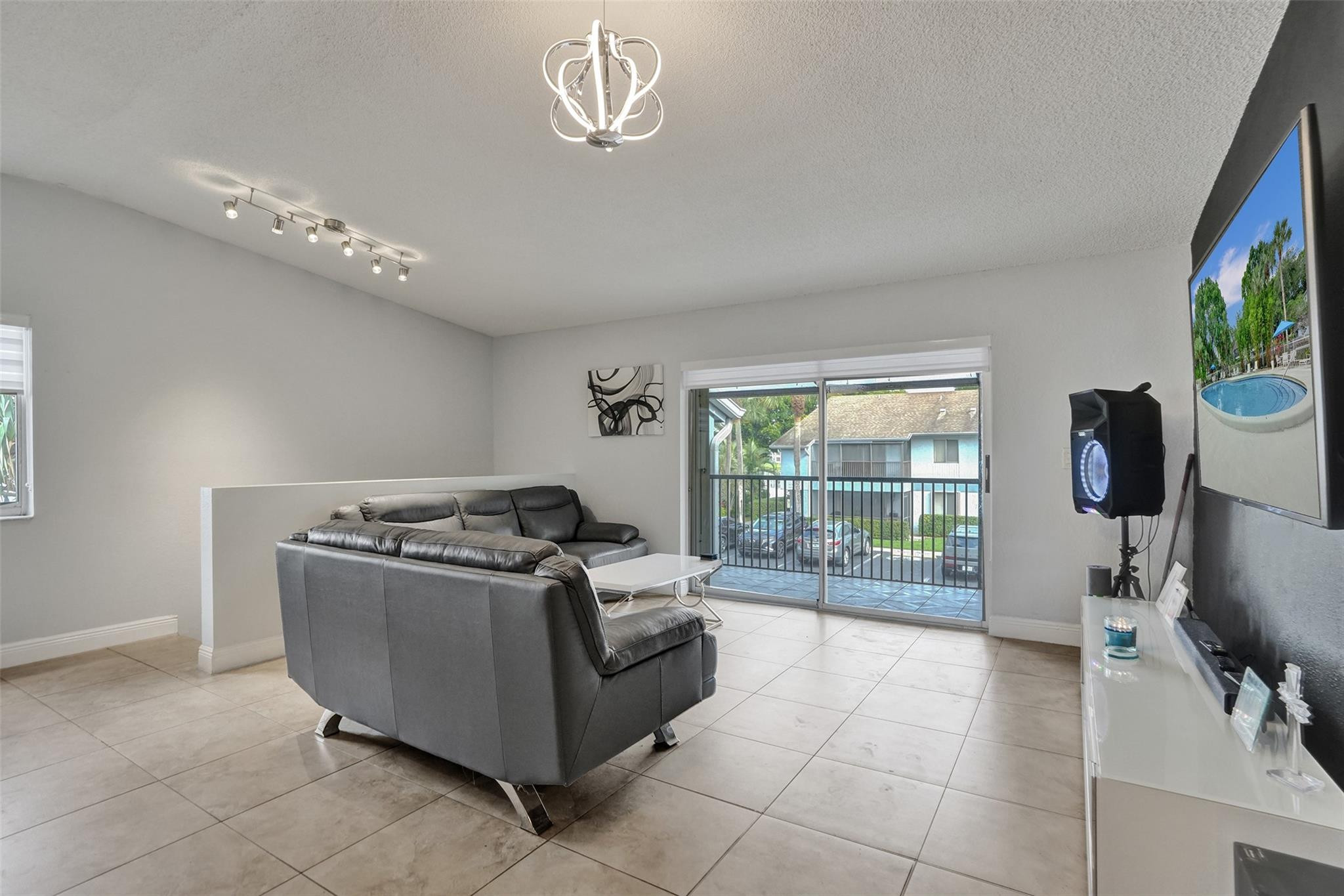 2725 S Oakland Forest Dr 202